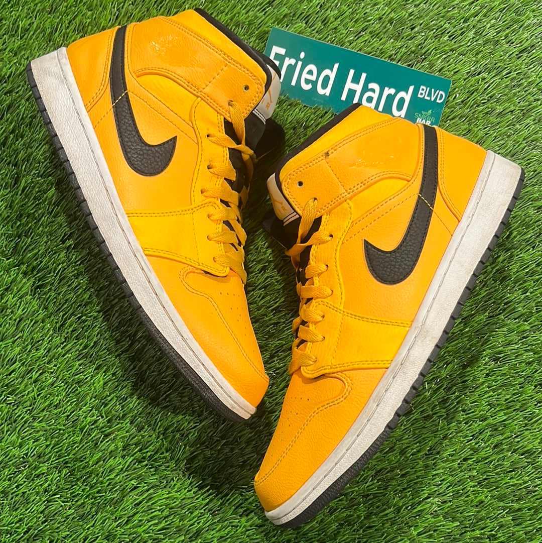 Air Jordan 1 Mid 'University Gold'