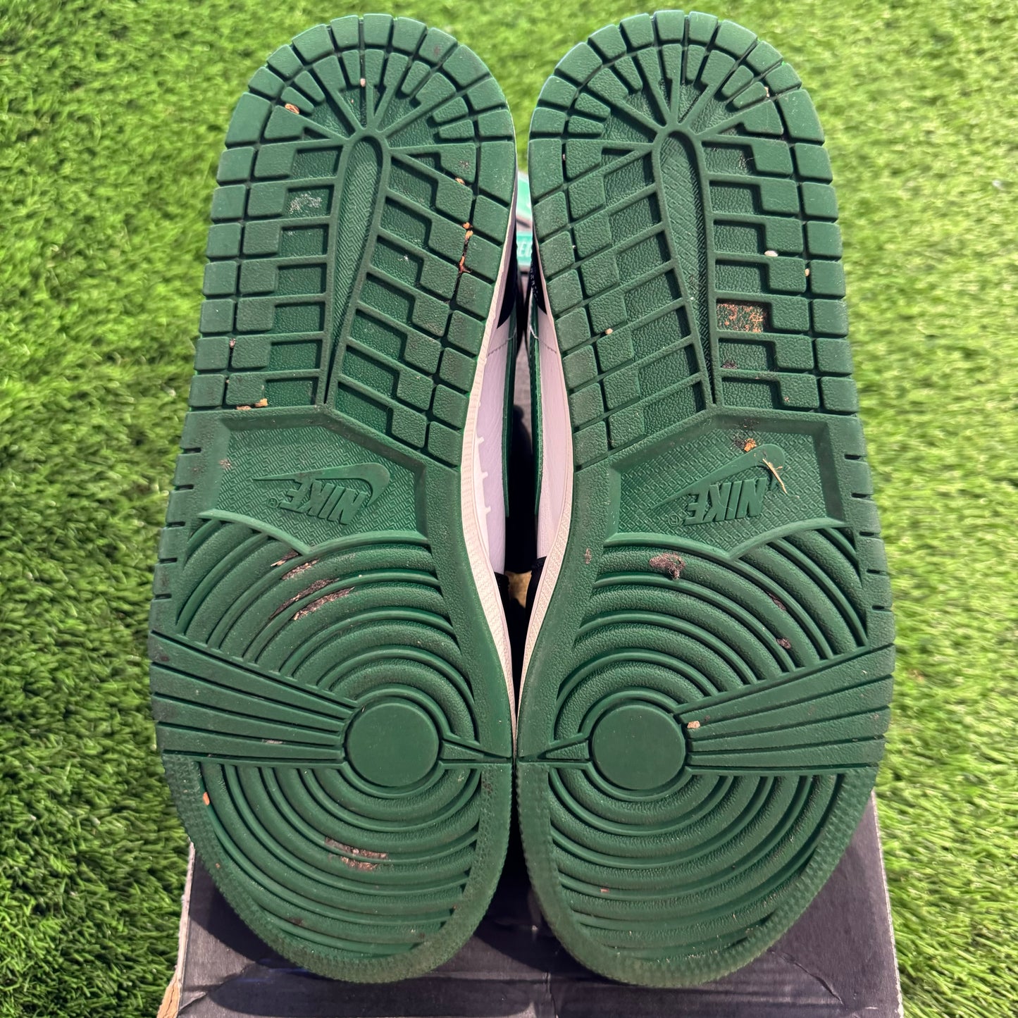 Air Jordan 1 Mid 'Pine Green'