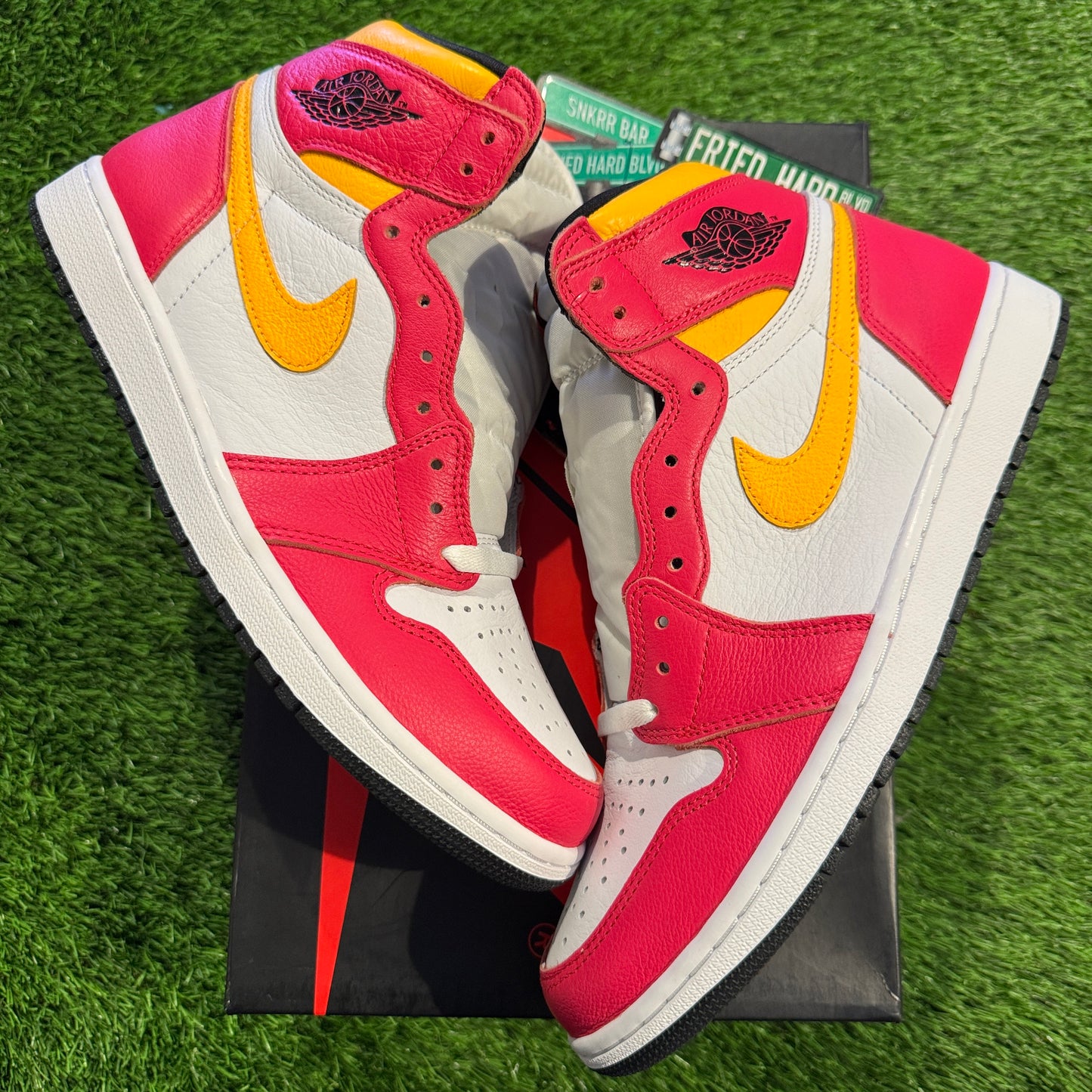 Air Jordan 1 Retro High OG 'Light Fusion Red'