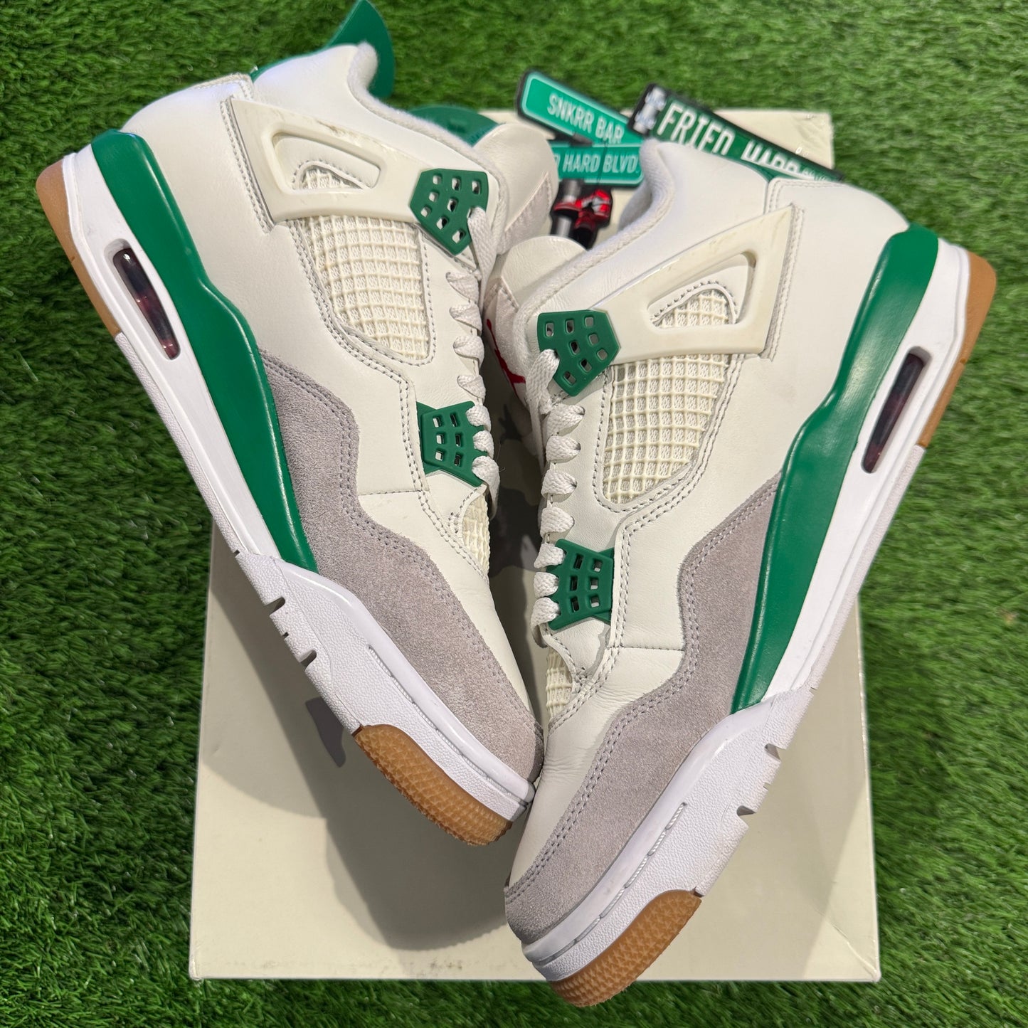 Nike SB x Air Jordan 4 Retro SP 'Pine Green'