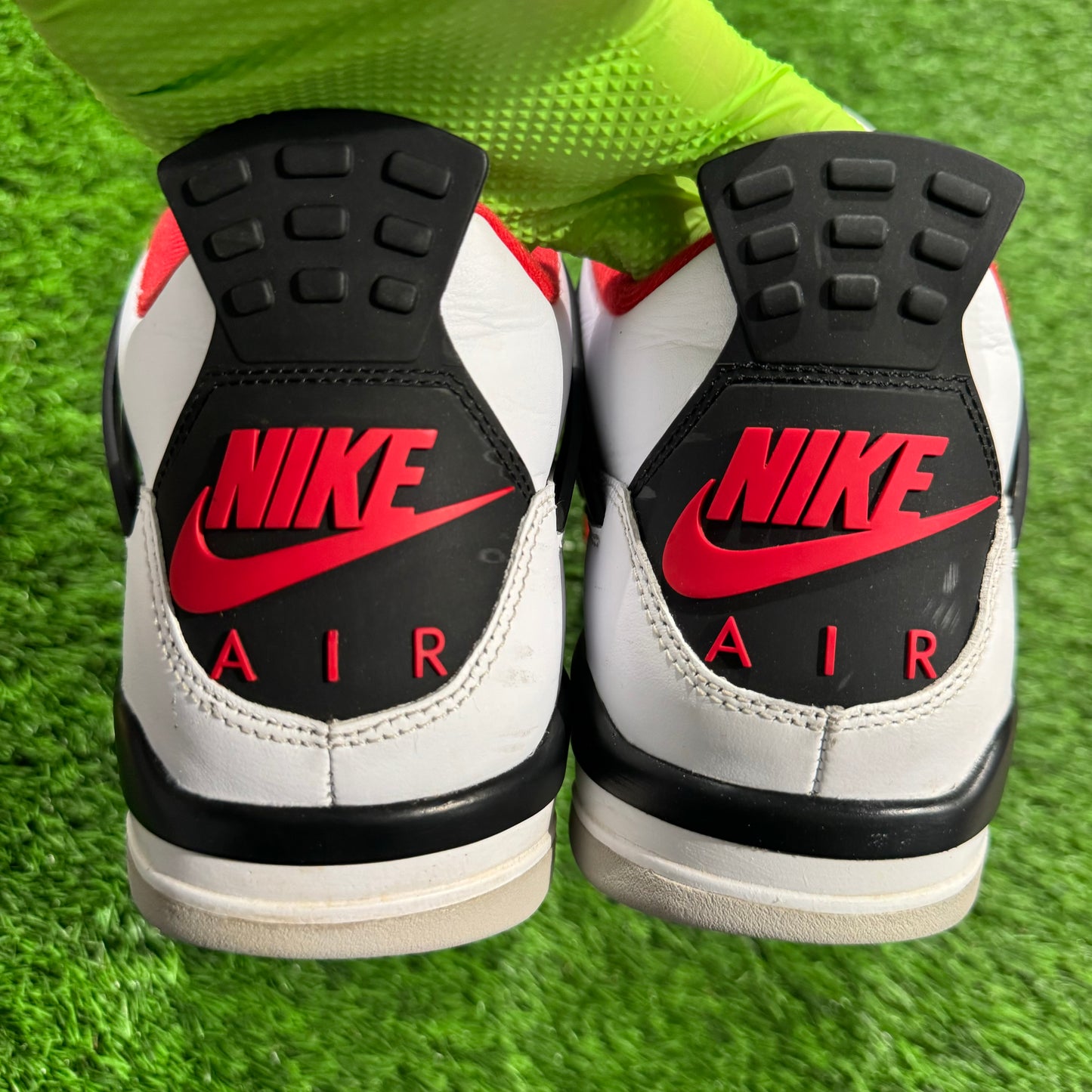 Air Jordan 4 Retro OG 'Fire Red' 2020