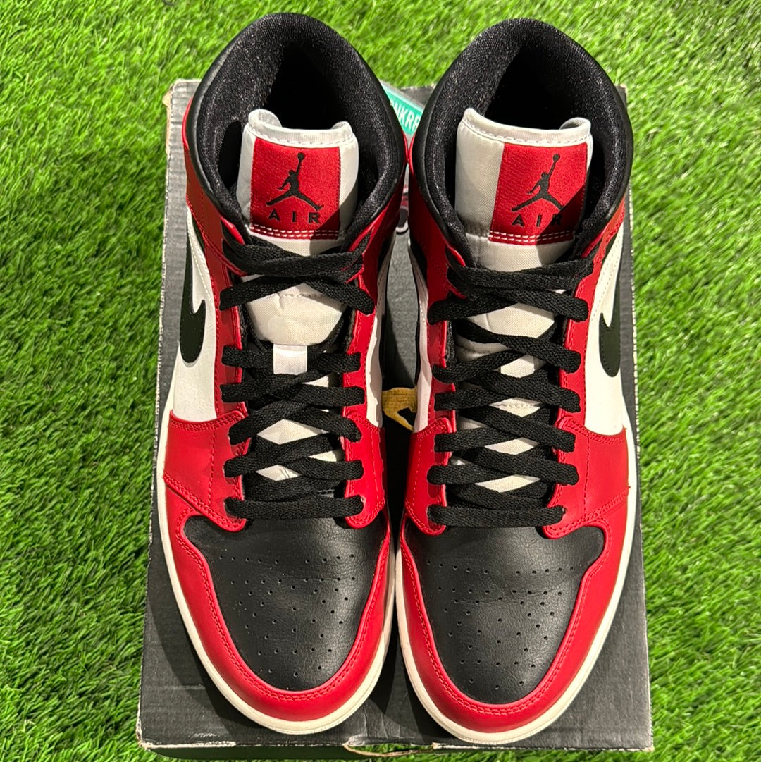 Air Jordan 1 Mid 'Chicago Black Toe'