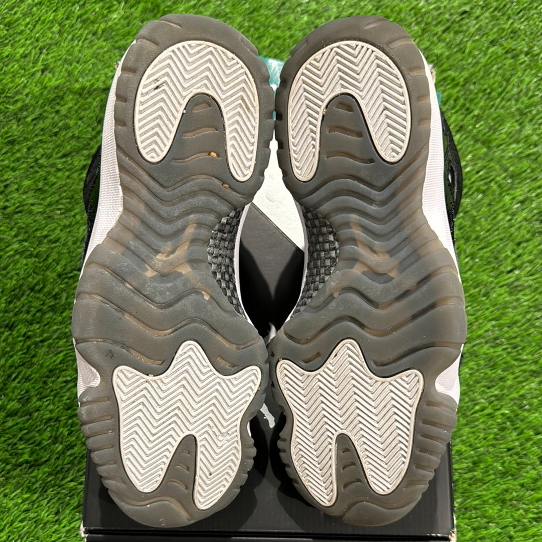 Air Jordan 11 Retro Low IE 'Black White'