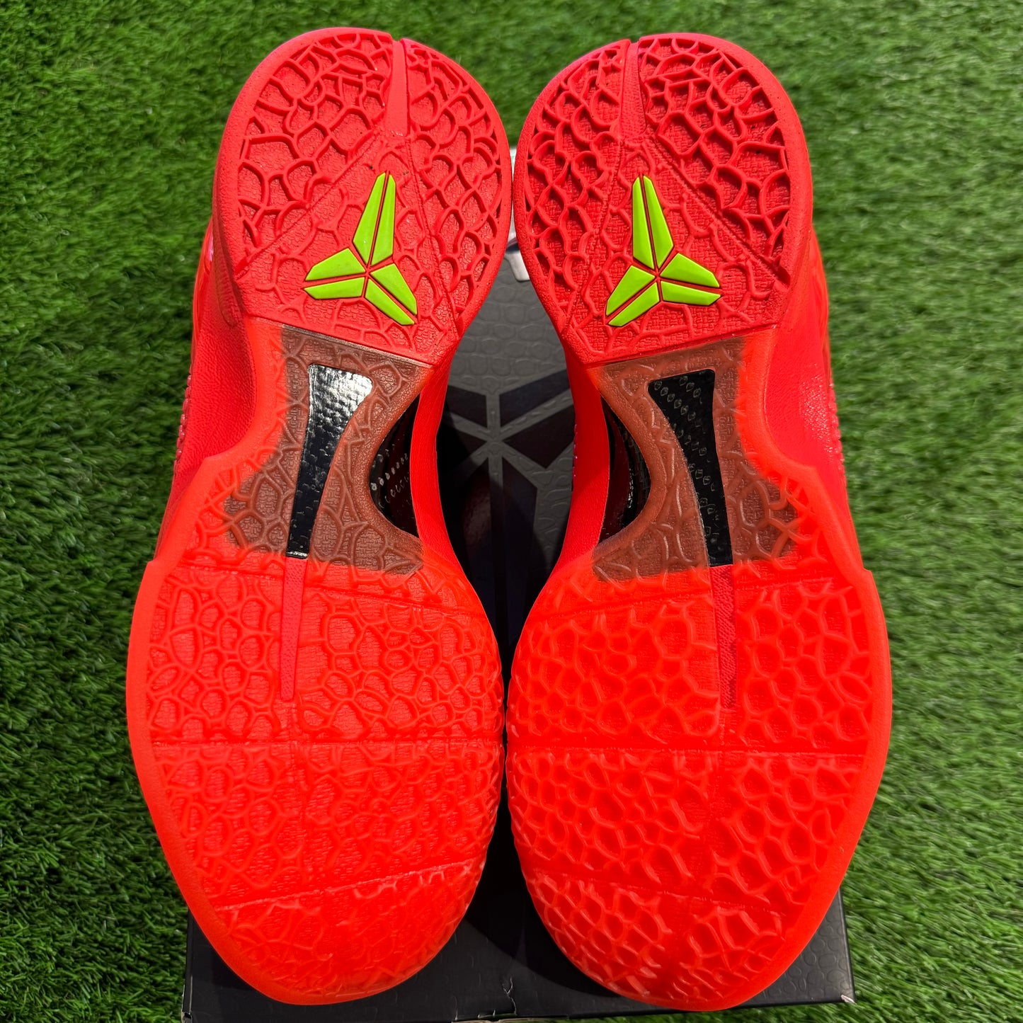 Zoom Kobe 6 Protro 'Reverse Grinch'