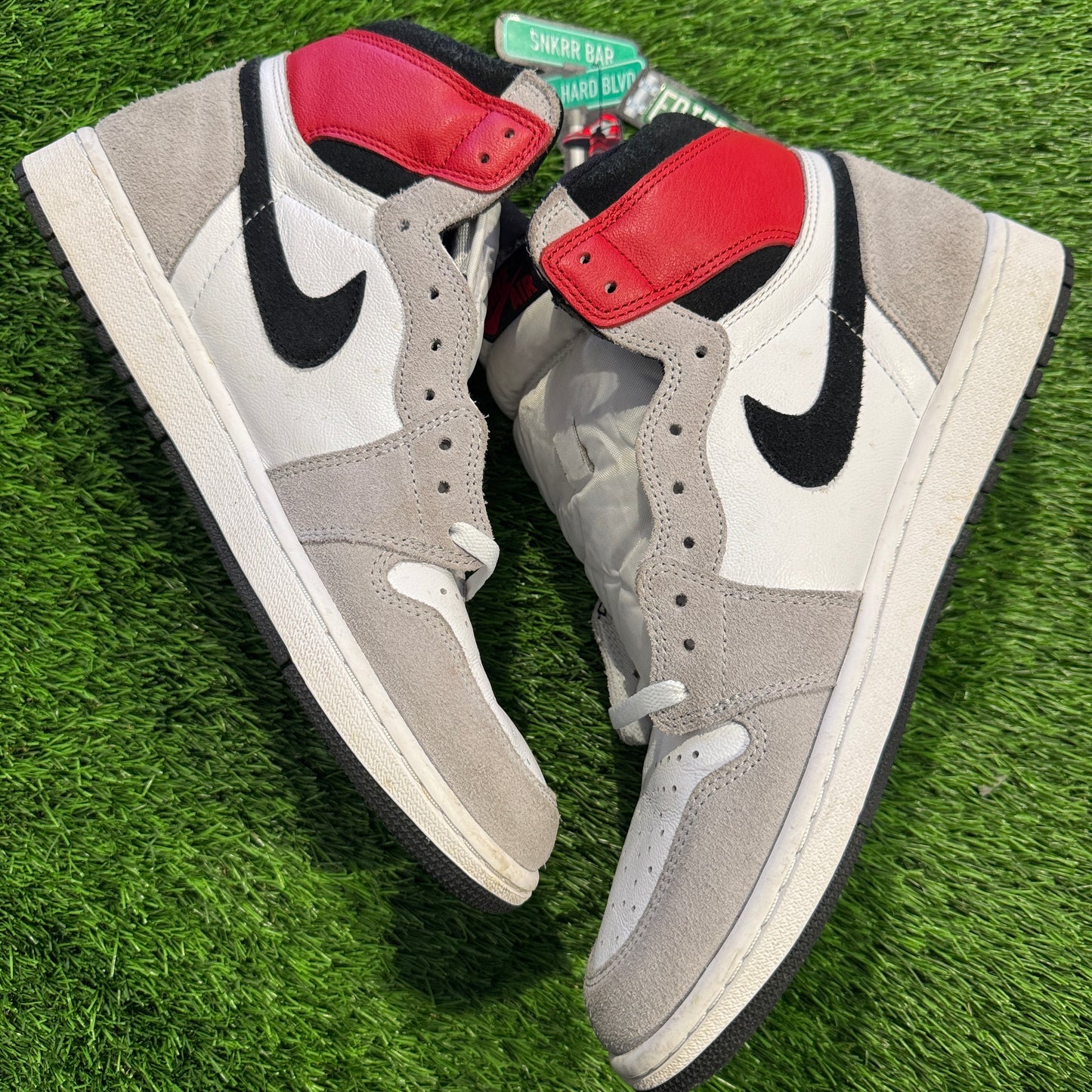Air Jordan 1 Retro High OG 'Smoke Grey'