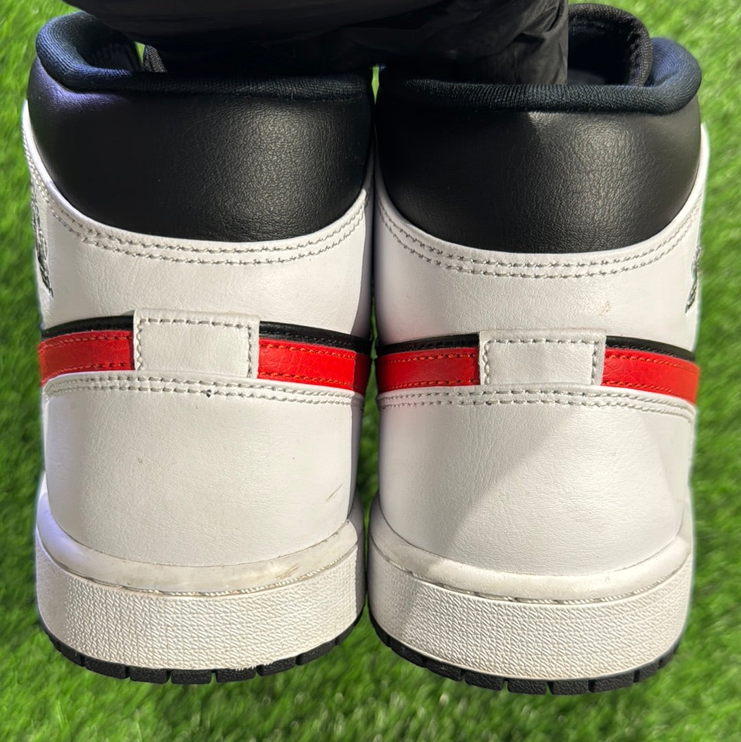 Air Jordan 1 Mid 'Chile Red'