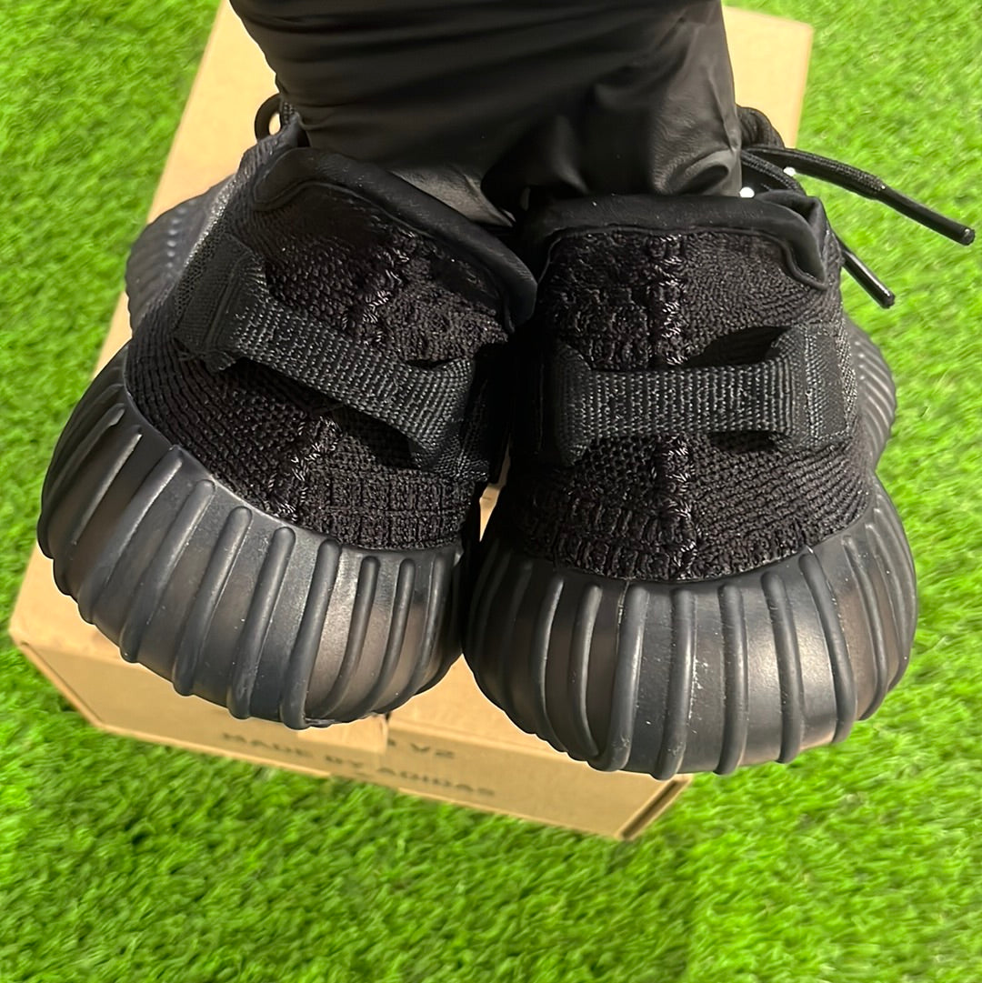 Yeezy Boost 350 V2 'Onyx'