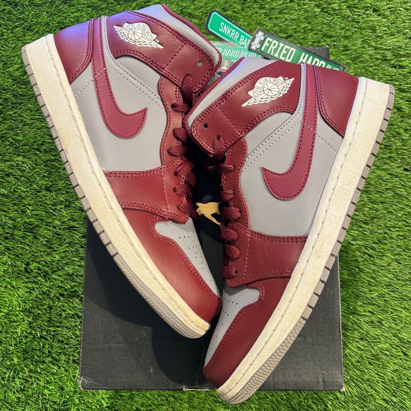 Air Jordan 1 Mid 'Cherrywood Red'
