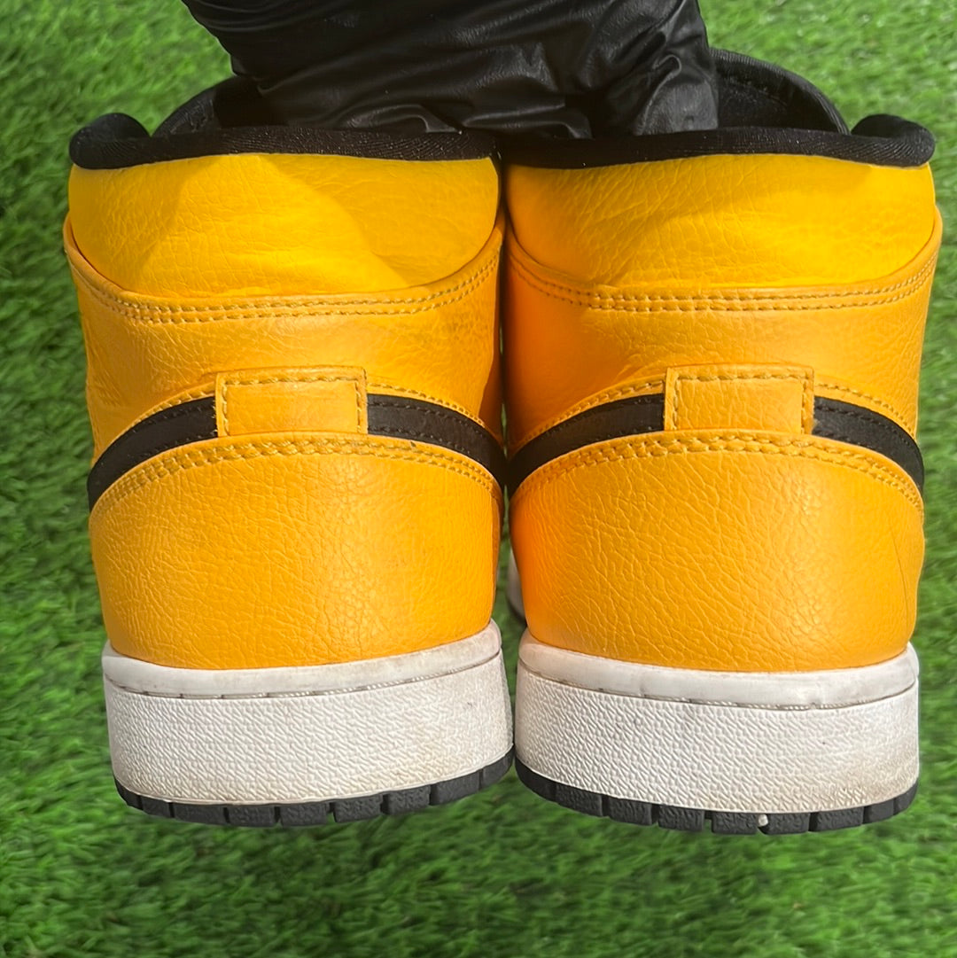 Air Jordan 1 Mid 'University Gold'