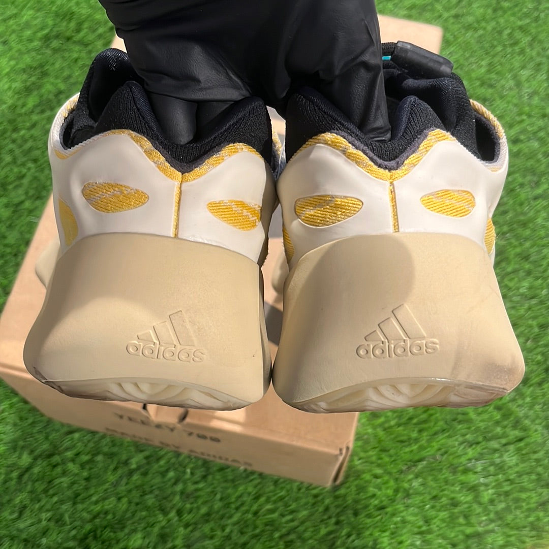 Yeezy 700 V3 'Safflower'