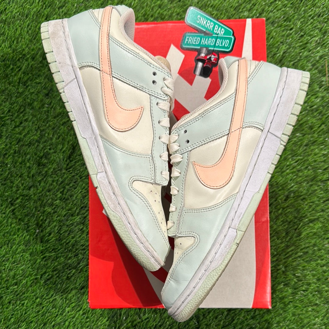 Wmns Dunk Low 'Barely Green' 8M/9.5W