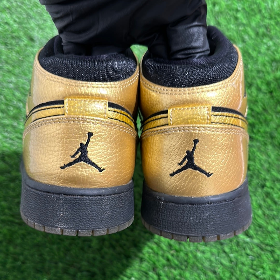 Air Jordan 1 Mid BG 'Metallic Gold Coin'