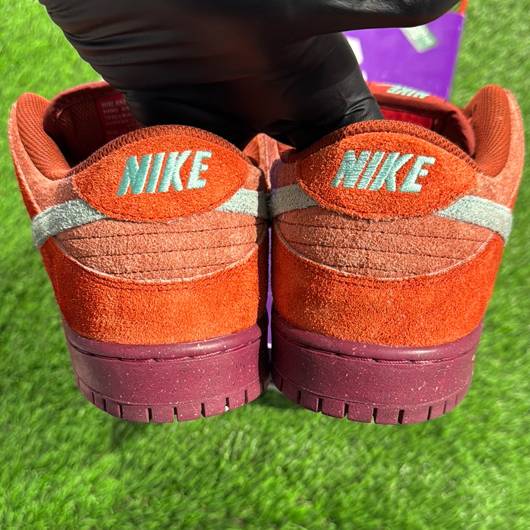 Dunk Low SB 'Mystic Red'