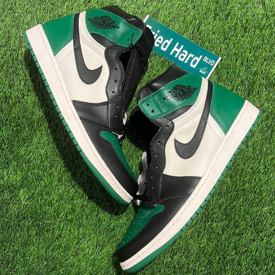 Air Jordan 1 Retro High OG 'Pine Green'