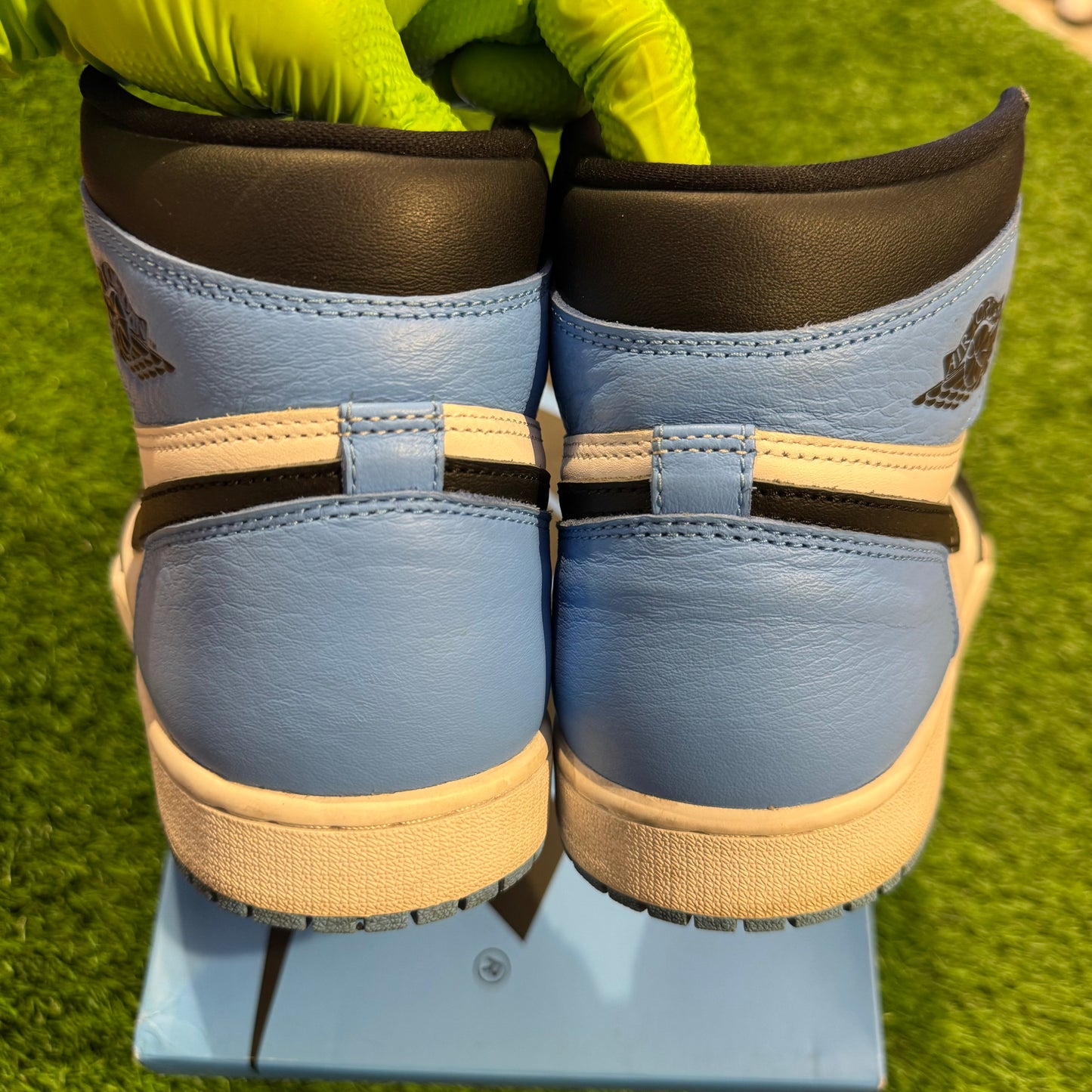 Air Jordan 1 Retro High OG 'UNC Toe'