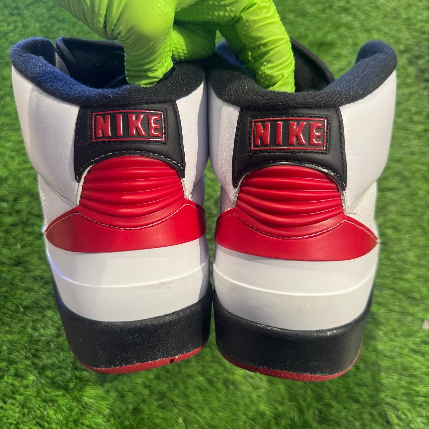 Air Jordan 2 Retro 'Chicago' 2022