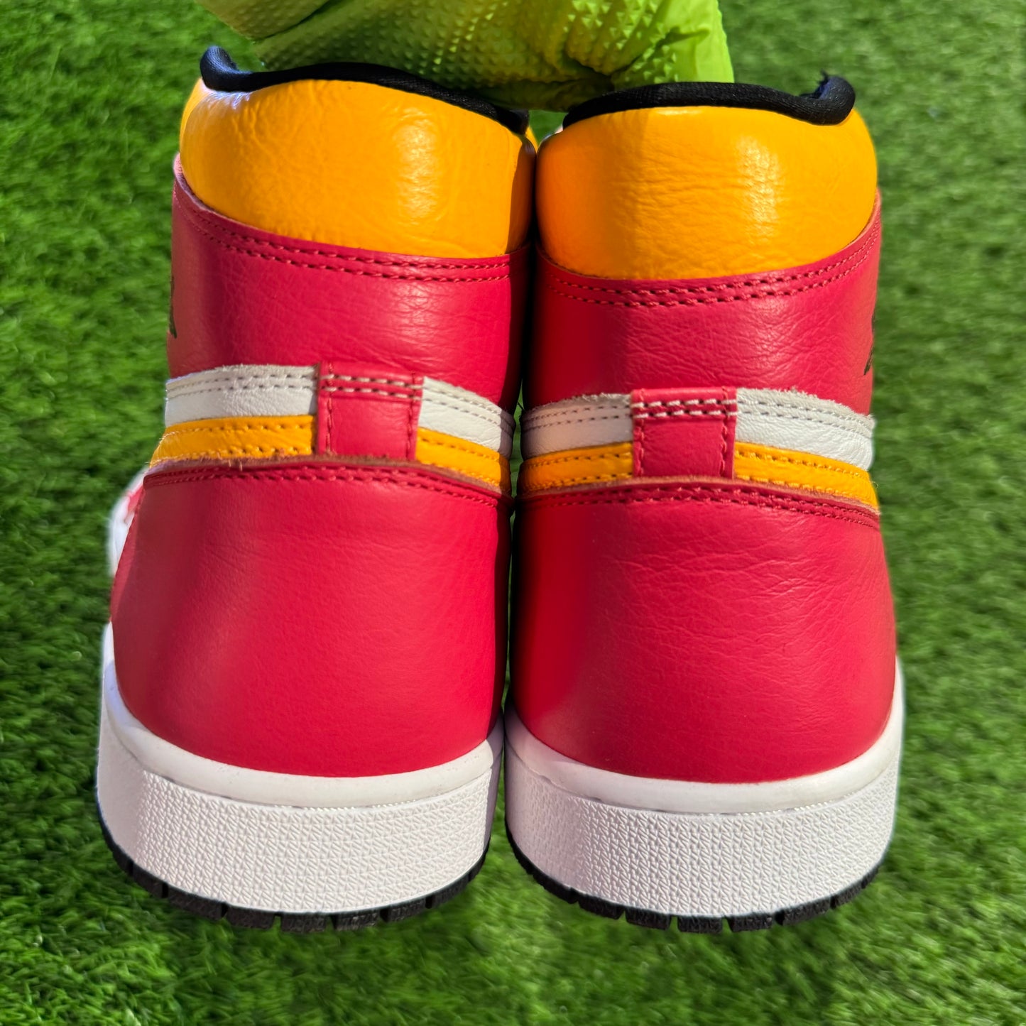 Air Jordan 1 Retro High OG 'Light Fusion Red'