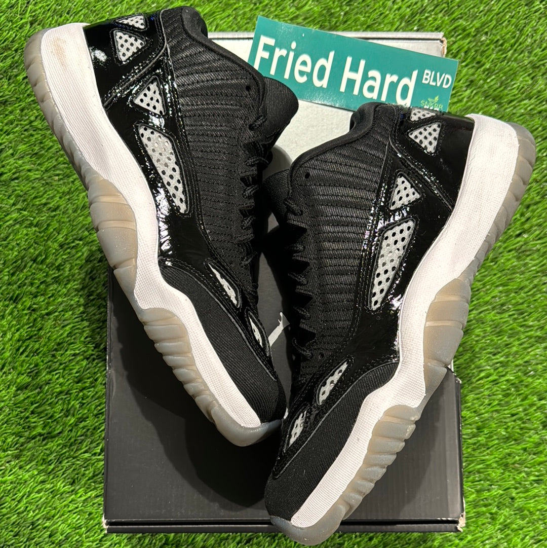 Air Jordan 11 Retro Low IE 'Black White'