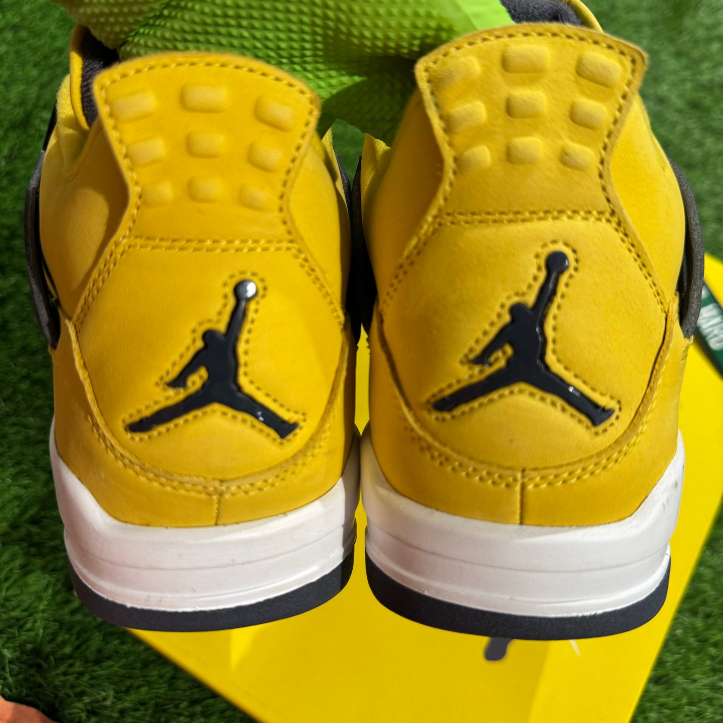 Air Jordan 4 Retro 'Lightning' 2021
