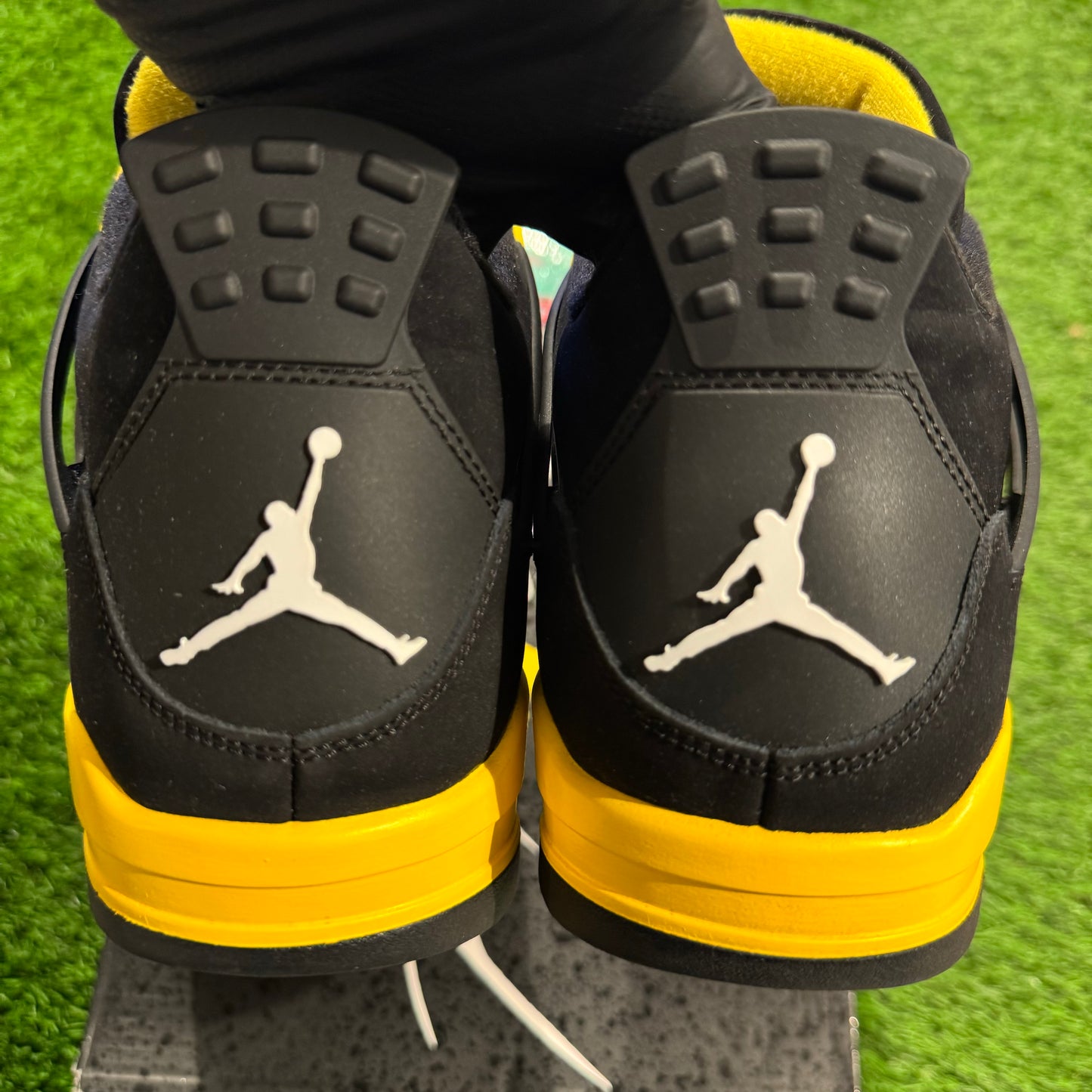 Air Jordan 4 Retro 'Thunder' 2023