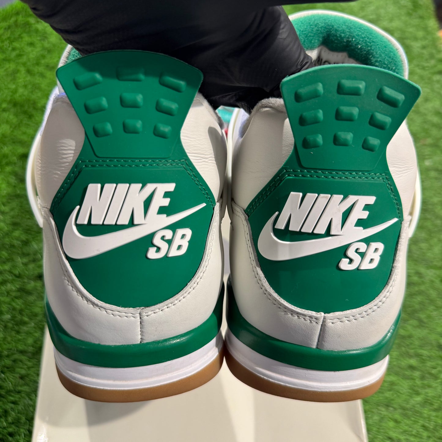 Nike SB x Air Jordan 4 Retro SP 'Pine Green'