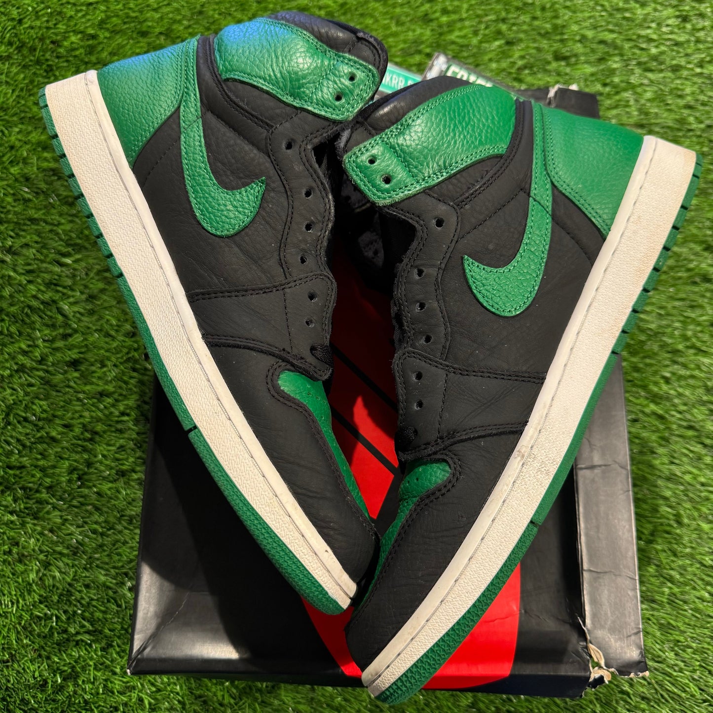 Air Jordan 1 Retro High OG 'Pine Green 2.0'