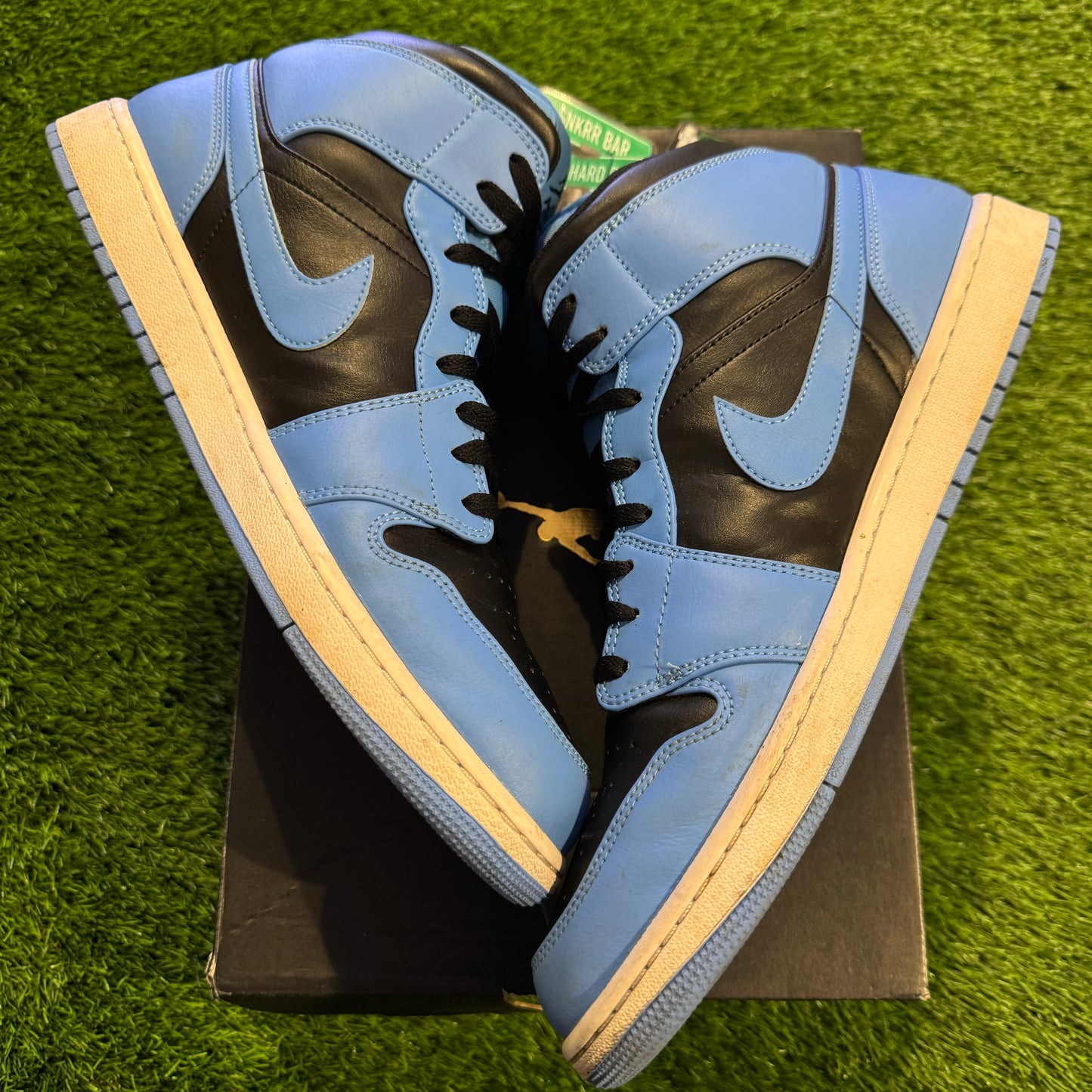 Air Jordan 1 Mid 'University Blue Black'
