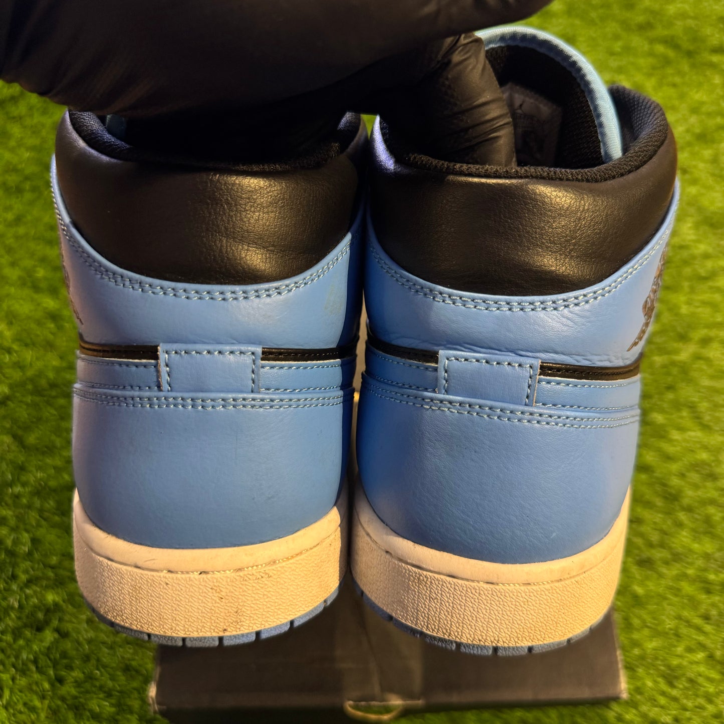 Air Jordan 1 Mid 'University Blue Black'