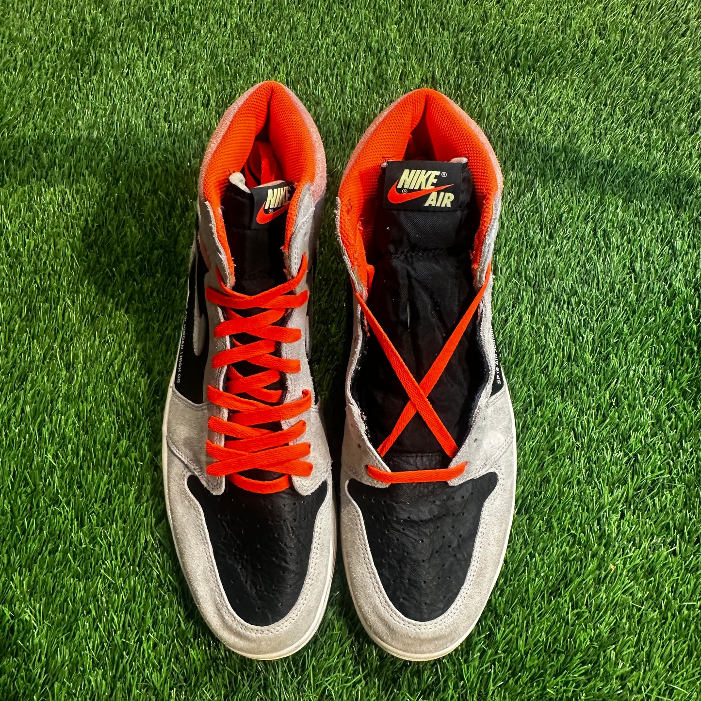 Jordan 1 Retro High Neutral Grey Hyper Crimson 15M/16.5W
