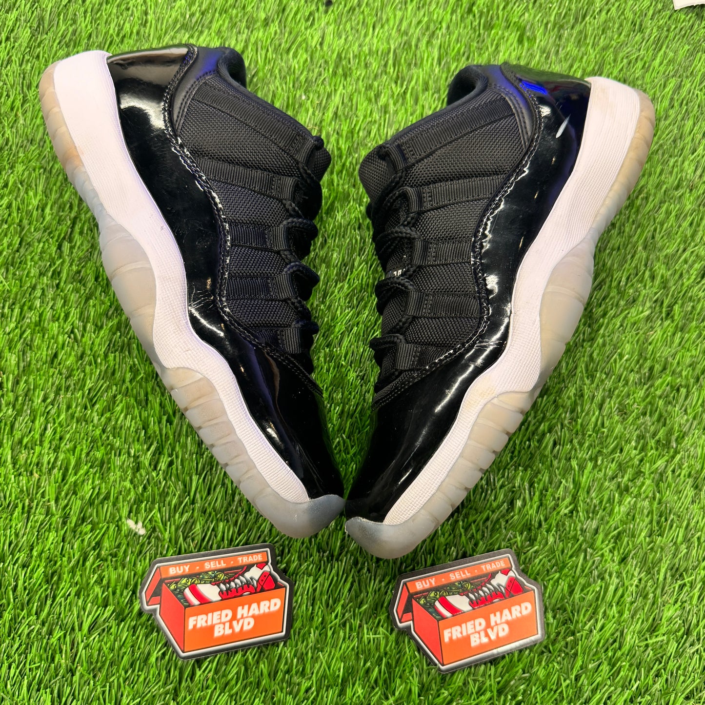 Jordan 11 Retro Low Space Jam (GS) SIZE 7Y/8.5W
