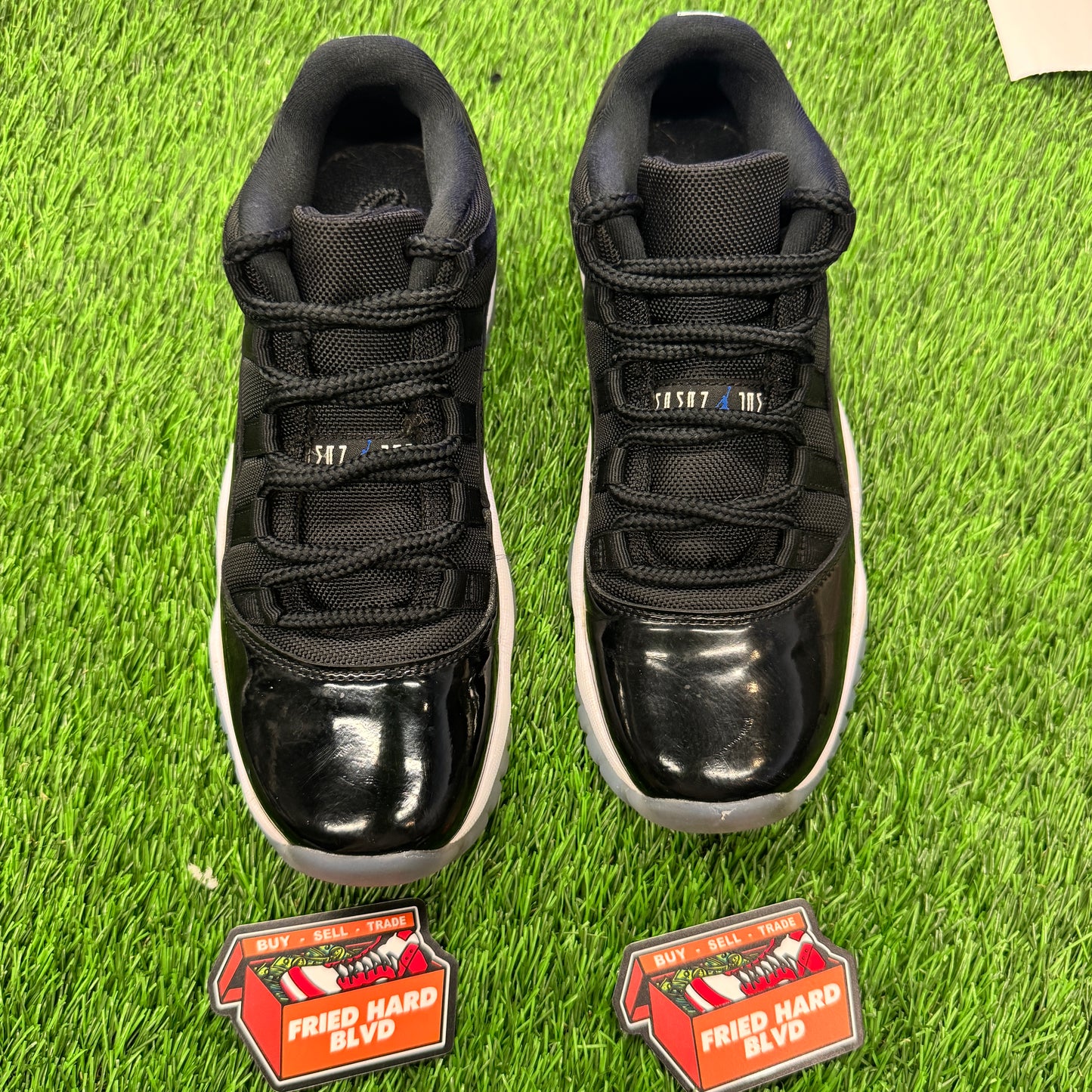 Jordan 11 Retro Low Space Jam (GS) SIZE 7Y/8.5W