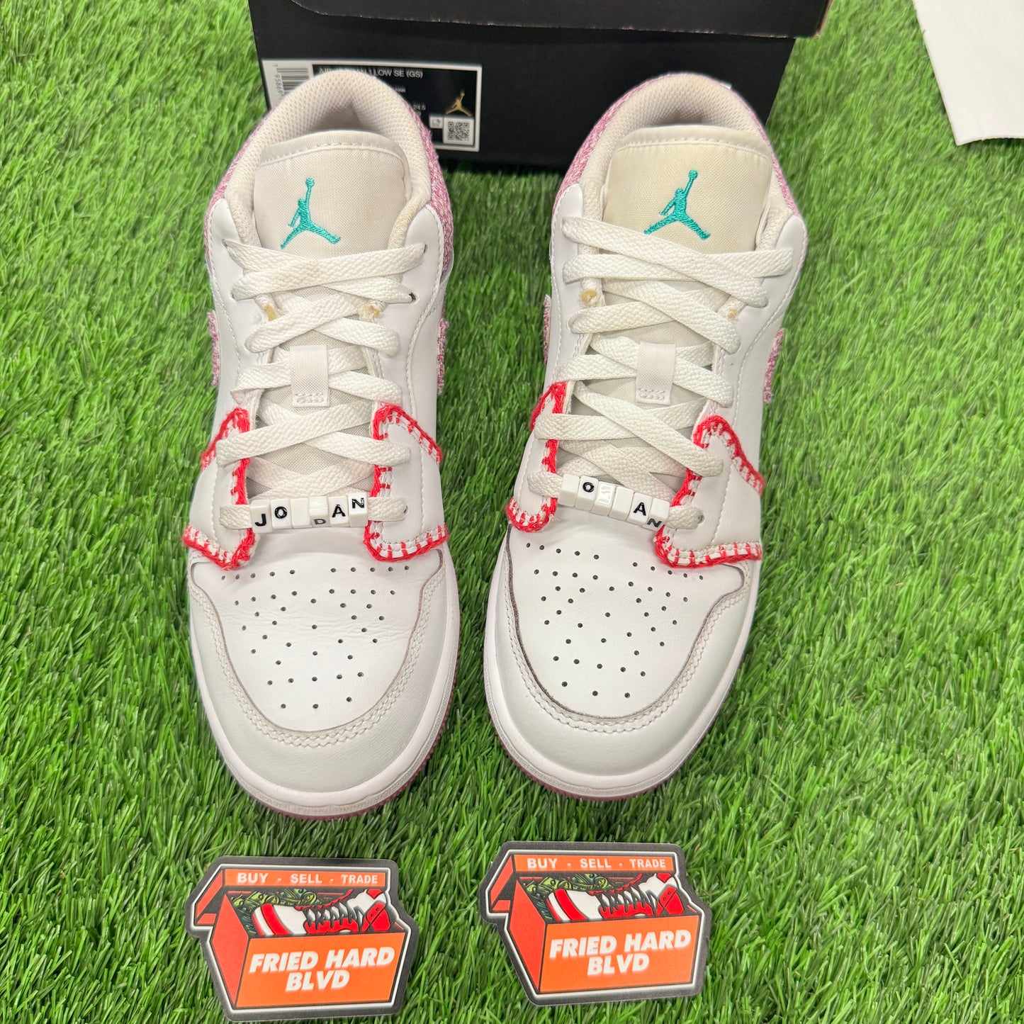 Jordan 1 Low White Light Bordeaux (GS) SIZE 6.5Y/8W