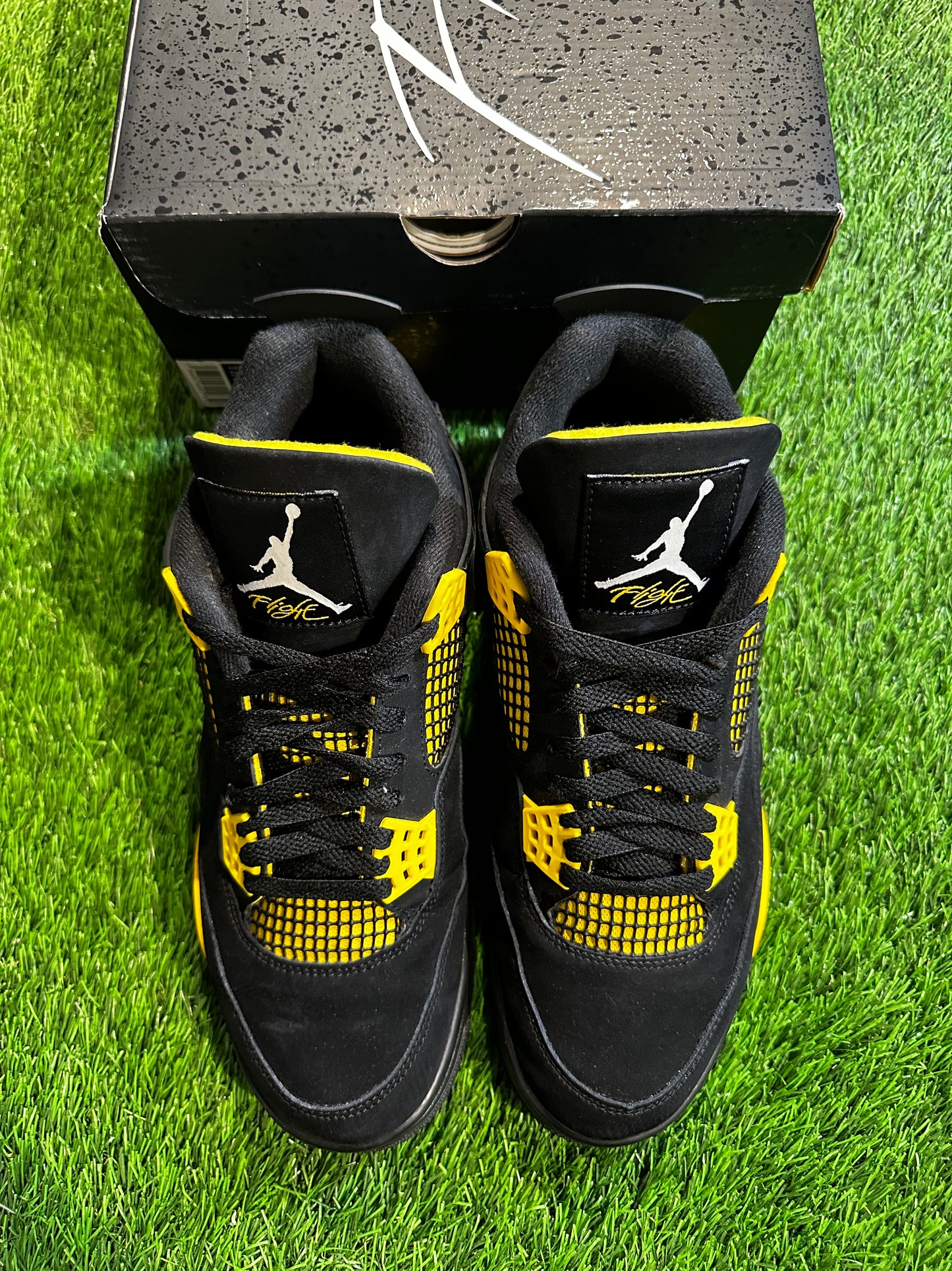 Jordan 4 Retro Thunder (2023)