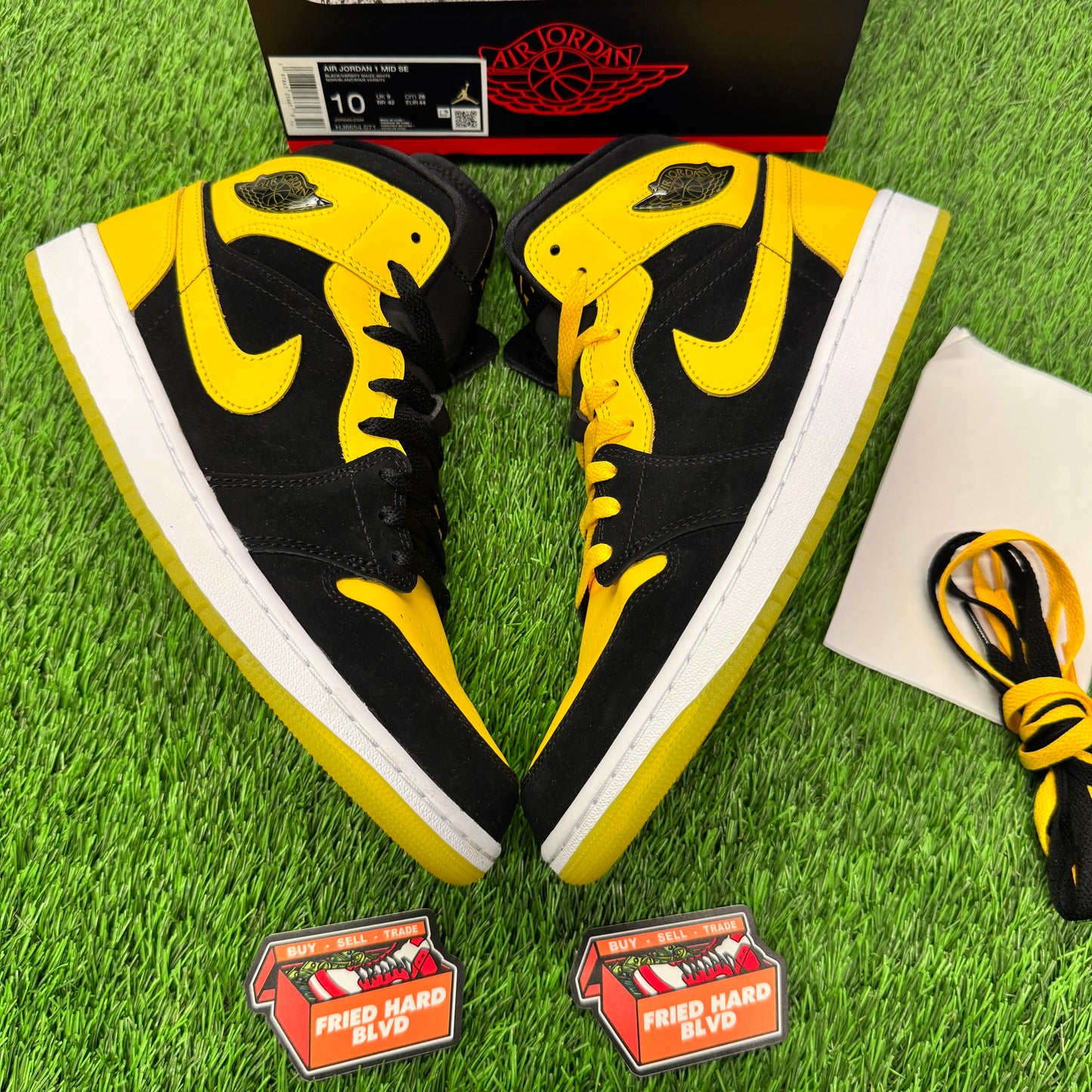 Jordan 1 Mid New Love (2025) SIZE 10M/11.5W