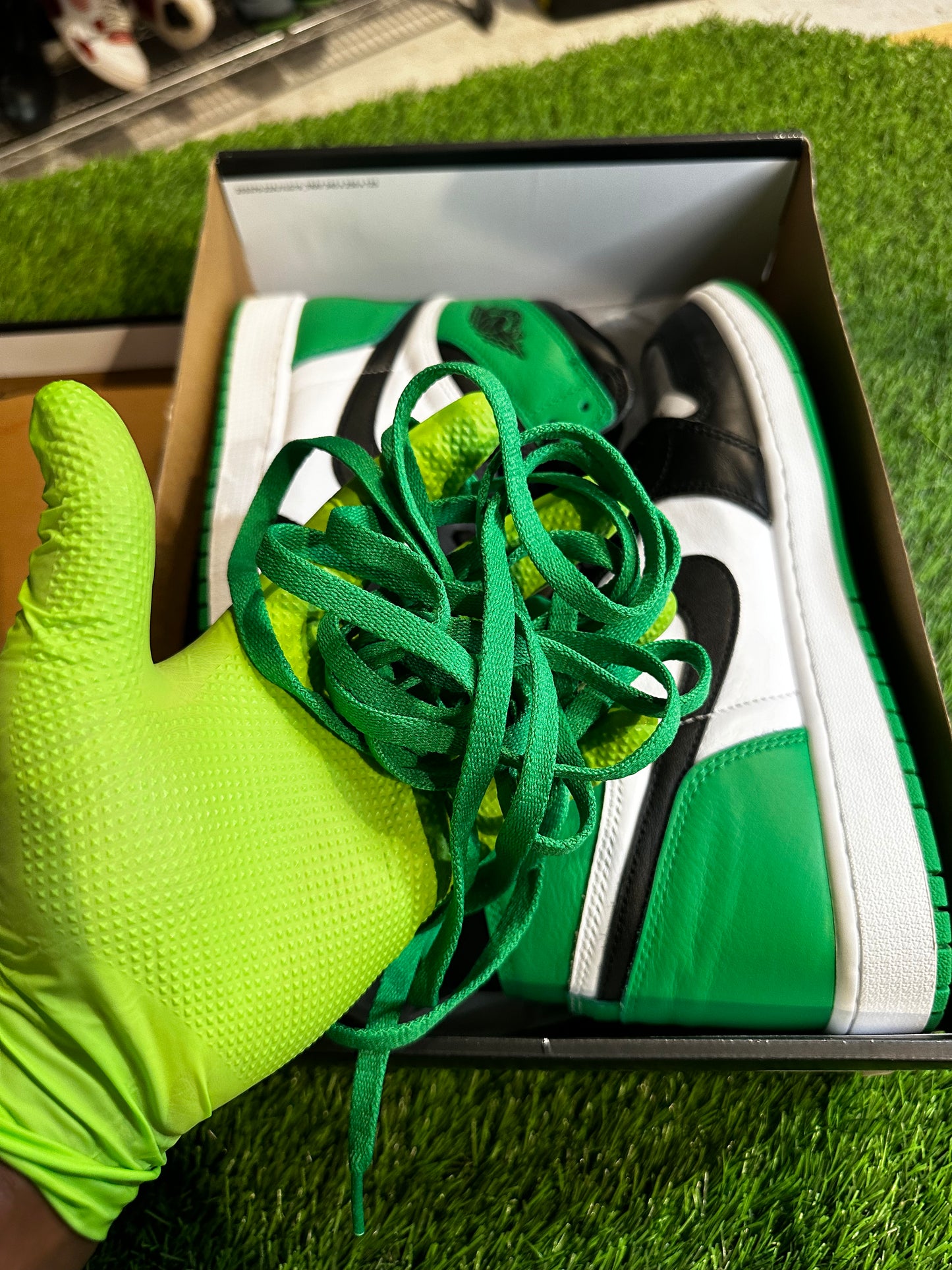 Jordan 1 Retro High OG Lucky Green