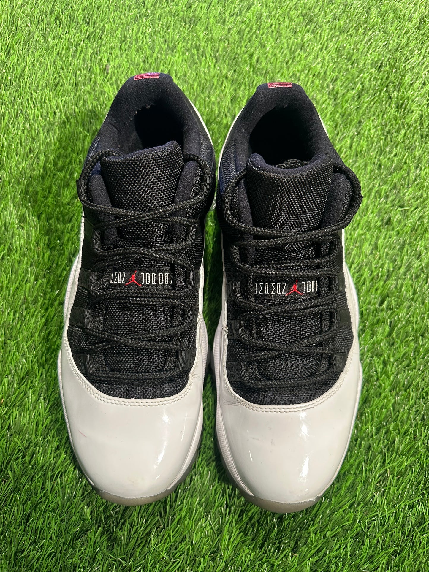 Jordan 11 Retro Low Tuxedo (2013)
