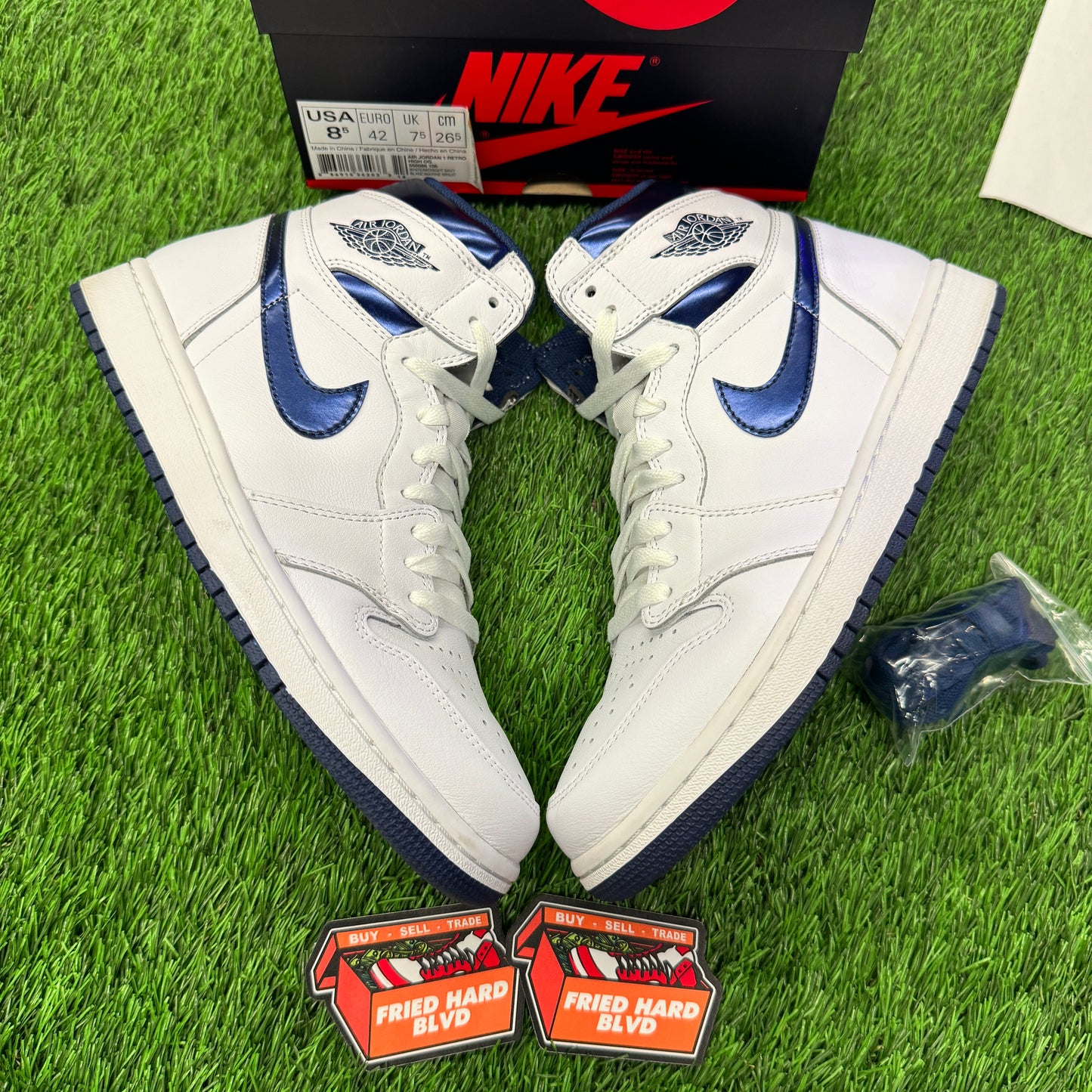 Jordan 1 Retro Metallic Navy (2016) SIZE 8.5M/10W