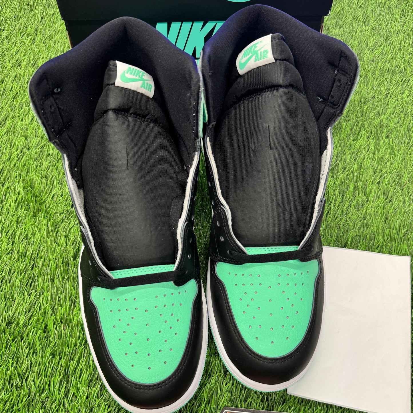 Jordan 1 Retro High OG Green Glow SIZE 12.5M/14W