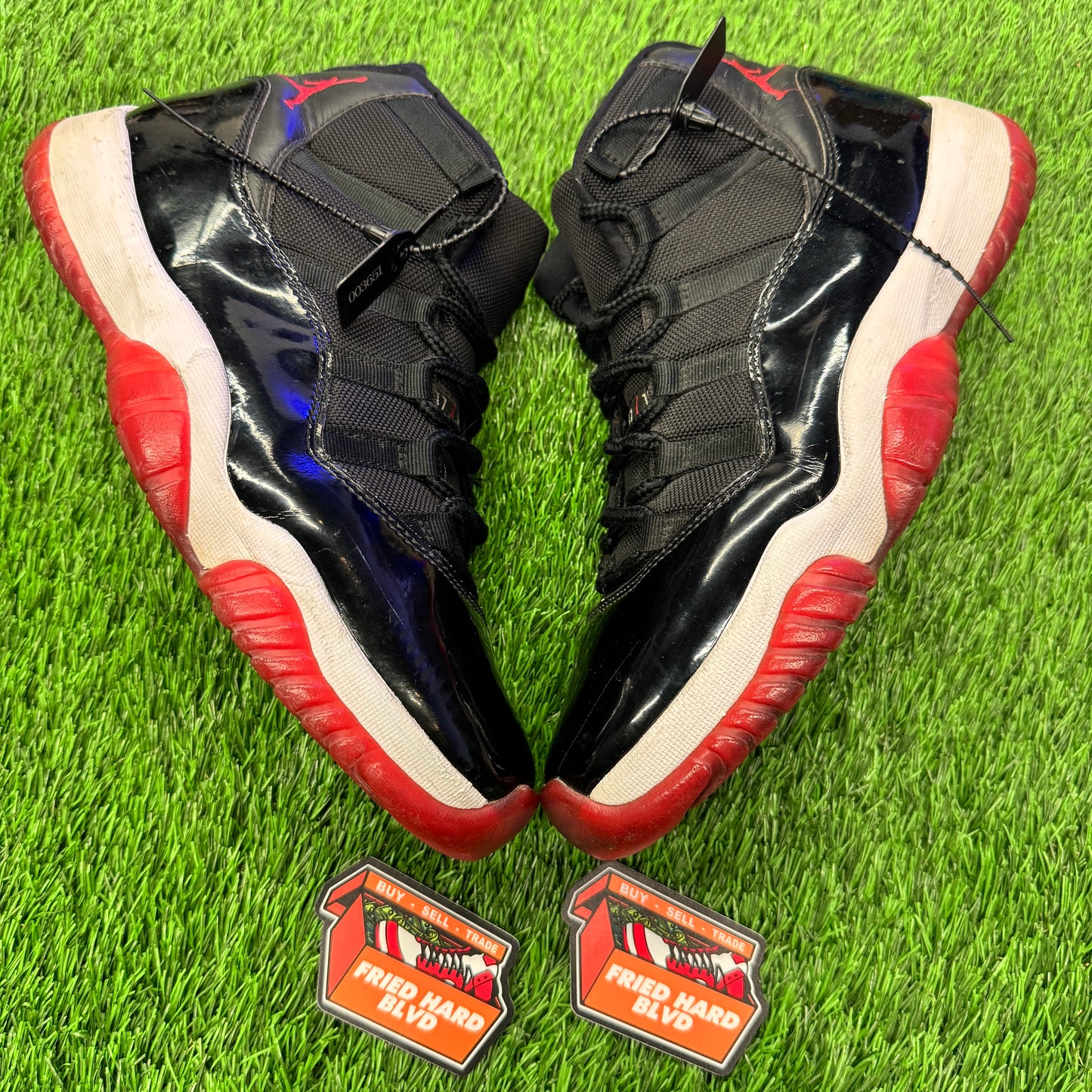 Jordan 11 Retro Playoffs Bred (2019) SIZE 12M/13.5W
