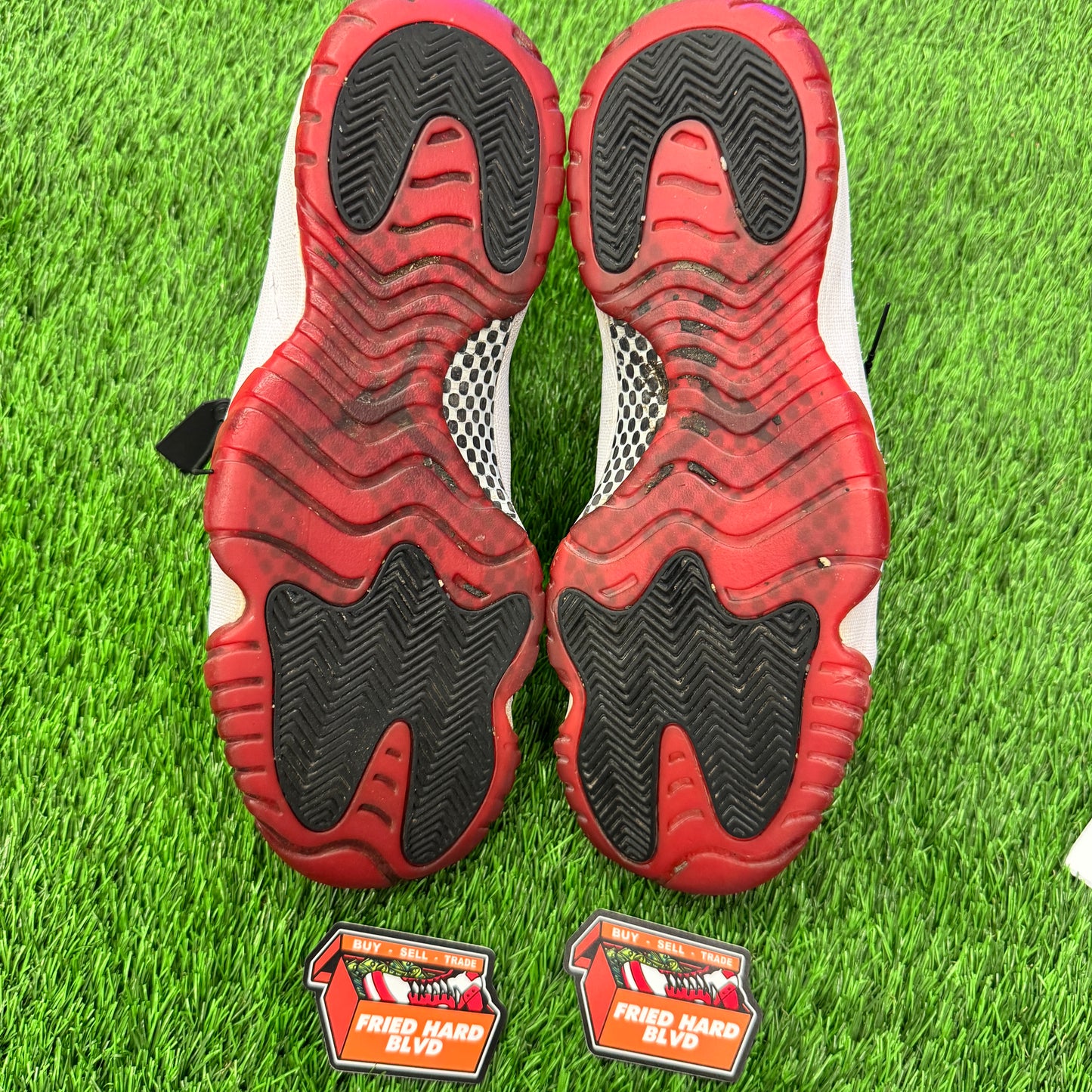 Jordan 11 Retro Playoffs Bred (2019) SIZE 12M/13.5W