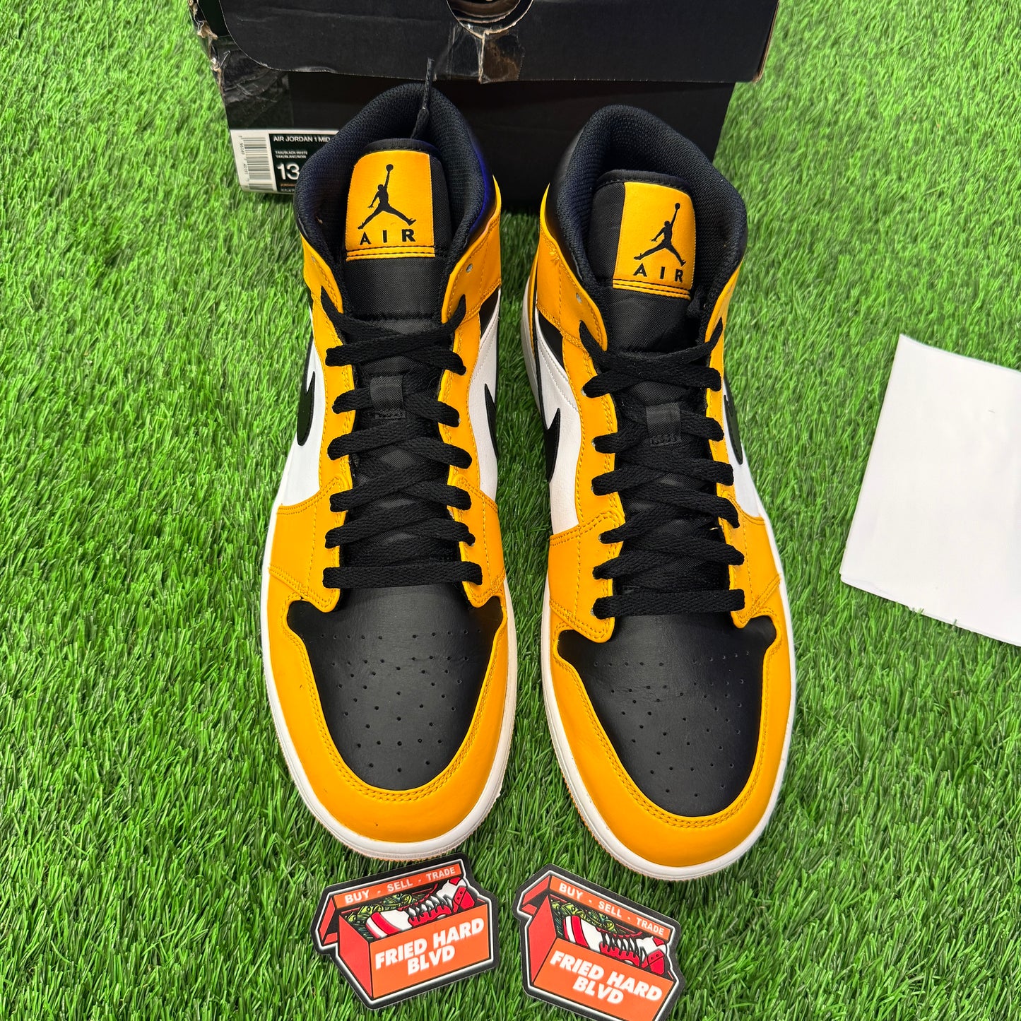Jordan 1 Mid Taxi SIZE 13M/14.5W