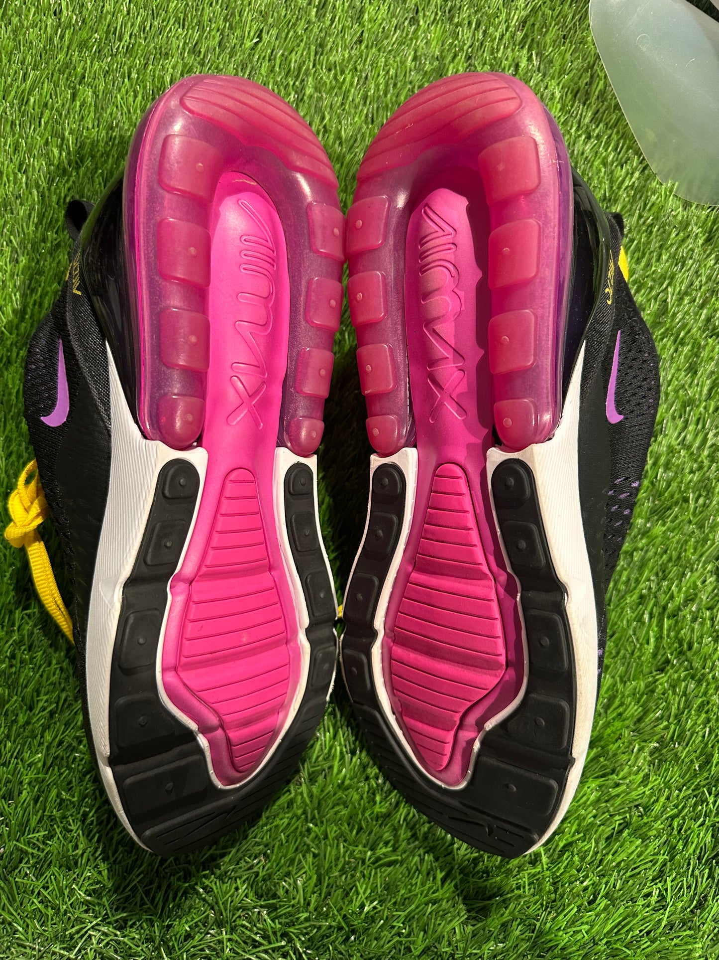 Air Max 270 Black Hyper Magenta SIZE 10.5M/12W