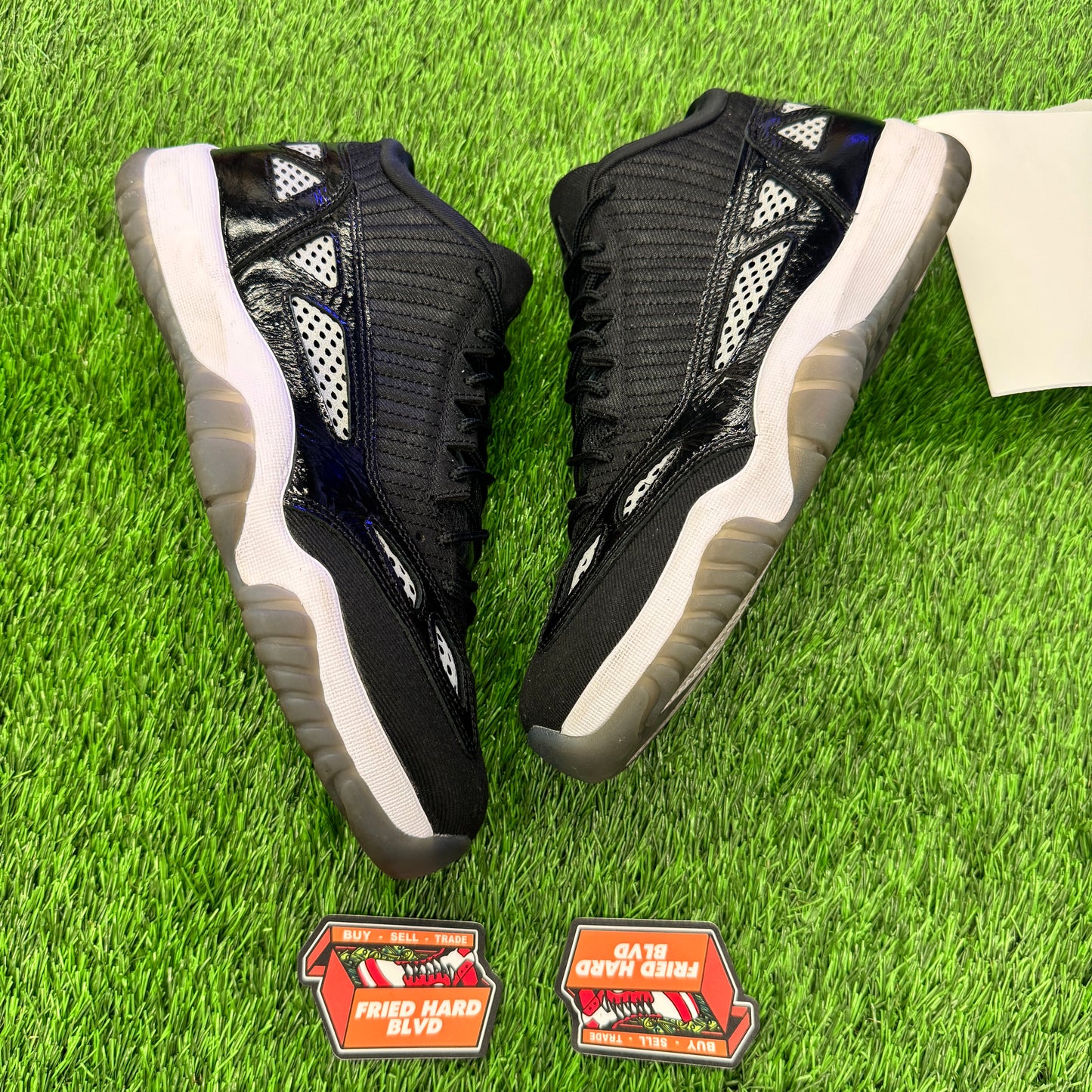 Jordan 11 Retro Low IE Craft Black White SIZE 10.5M/12W