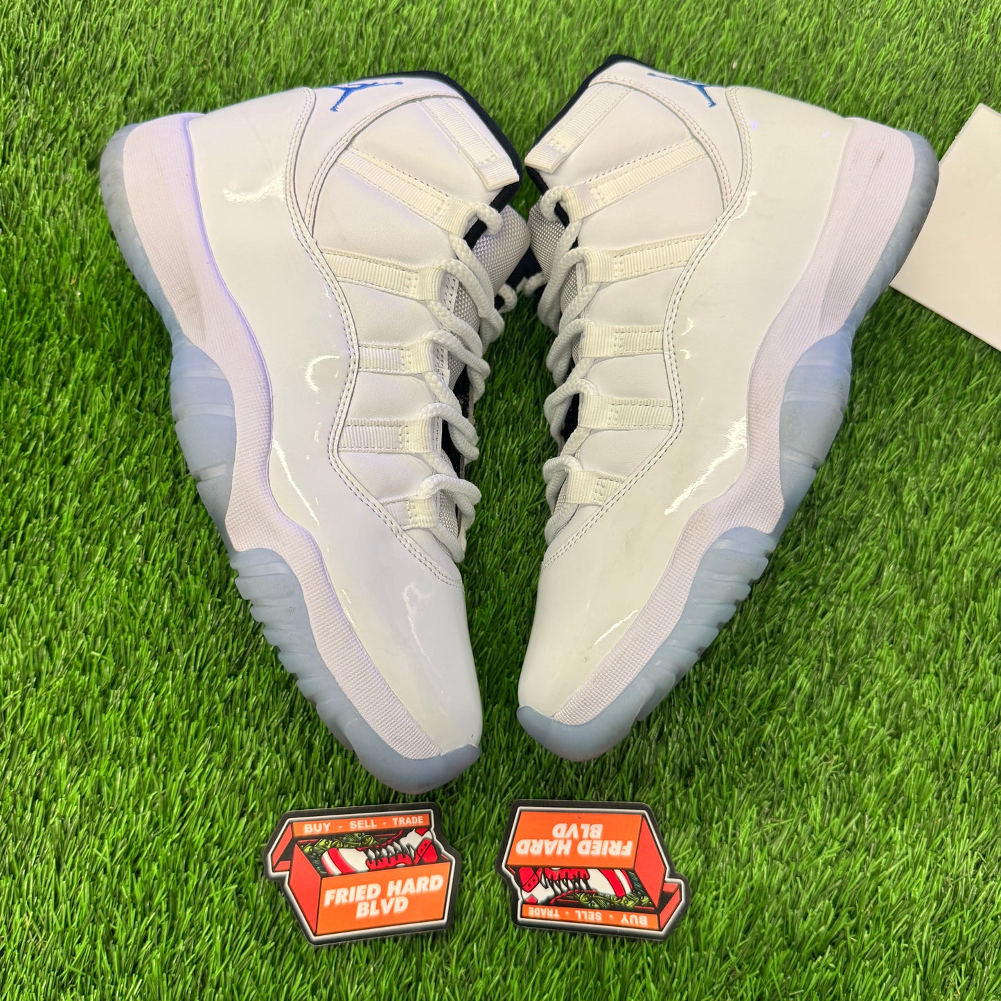 Jordan 11 Retro Legend Blue (2024) SIZE 8.5M/10W
