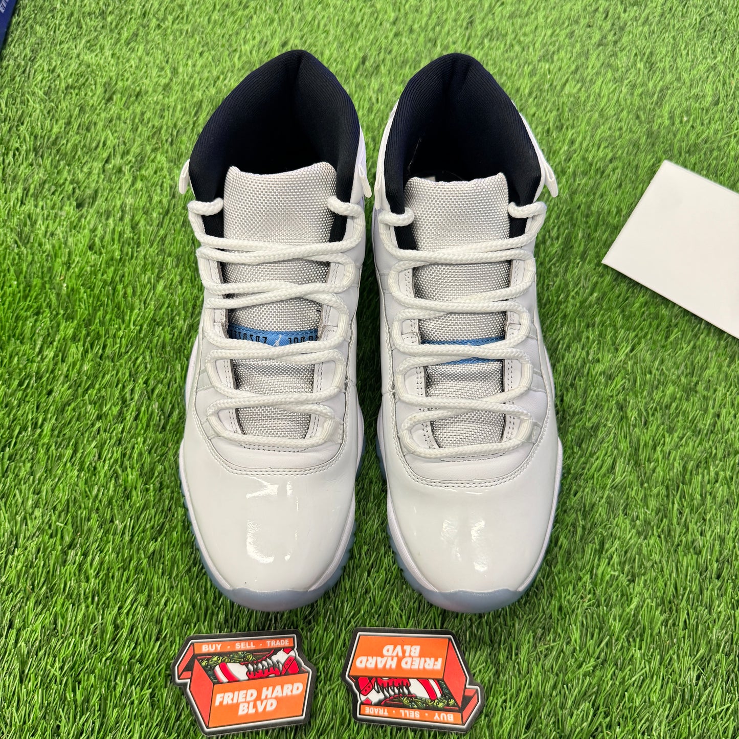 Jordan 11 Retro Legend Blue (2024) SIZE 8.5M/10W