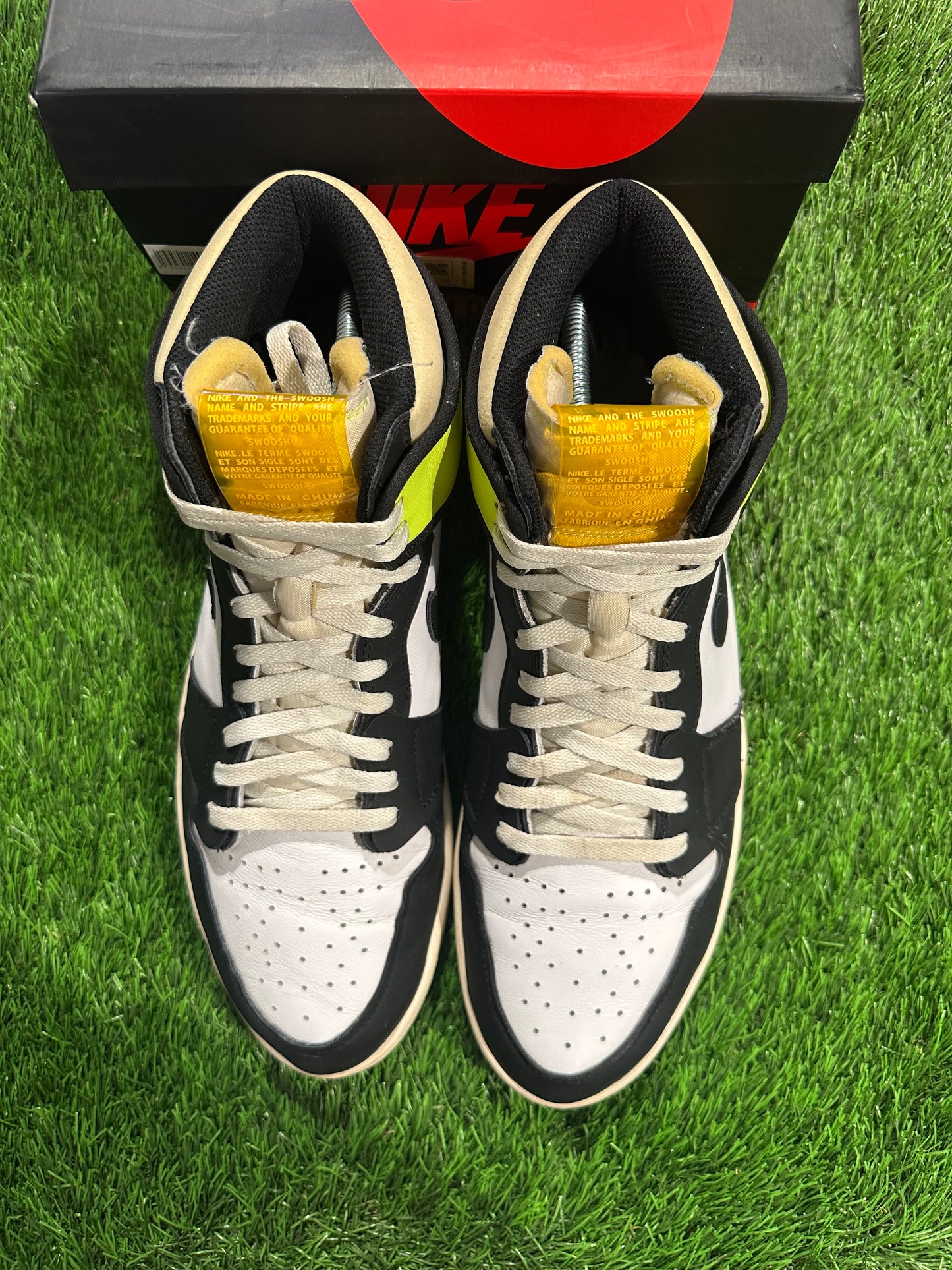 Jordan 1 Retro High White Black Volt University Gold SIZE 13M/14.5W