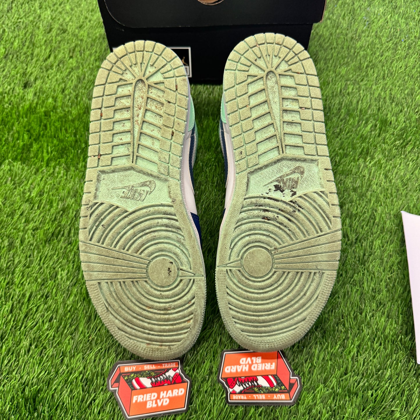 Jordan 1 Mid Mystic Navy Mint Foam SIZE 8M/9.5W