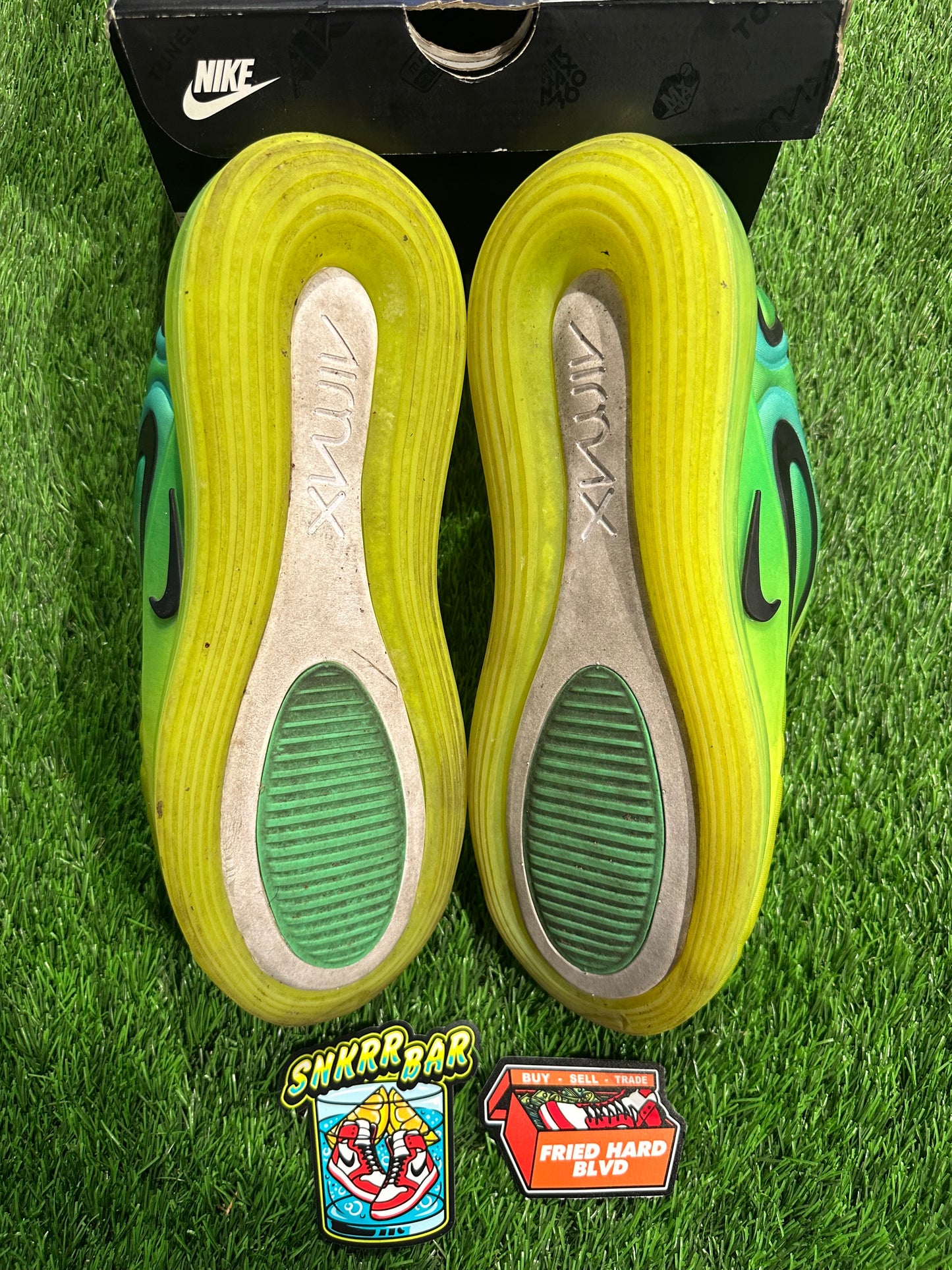 Air Max 720 Volt Black SIZE 8.5M/10W