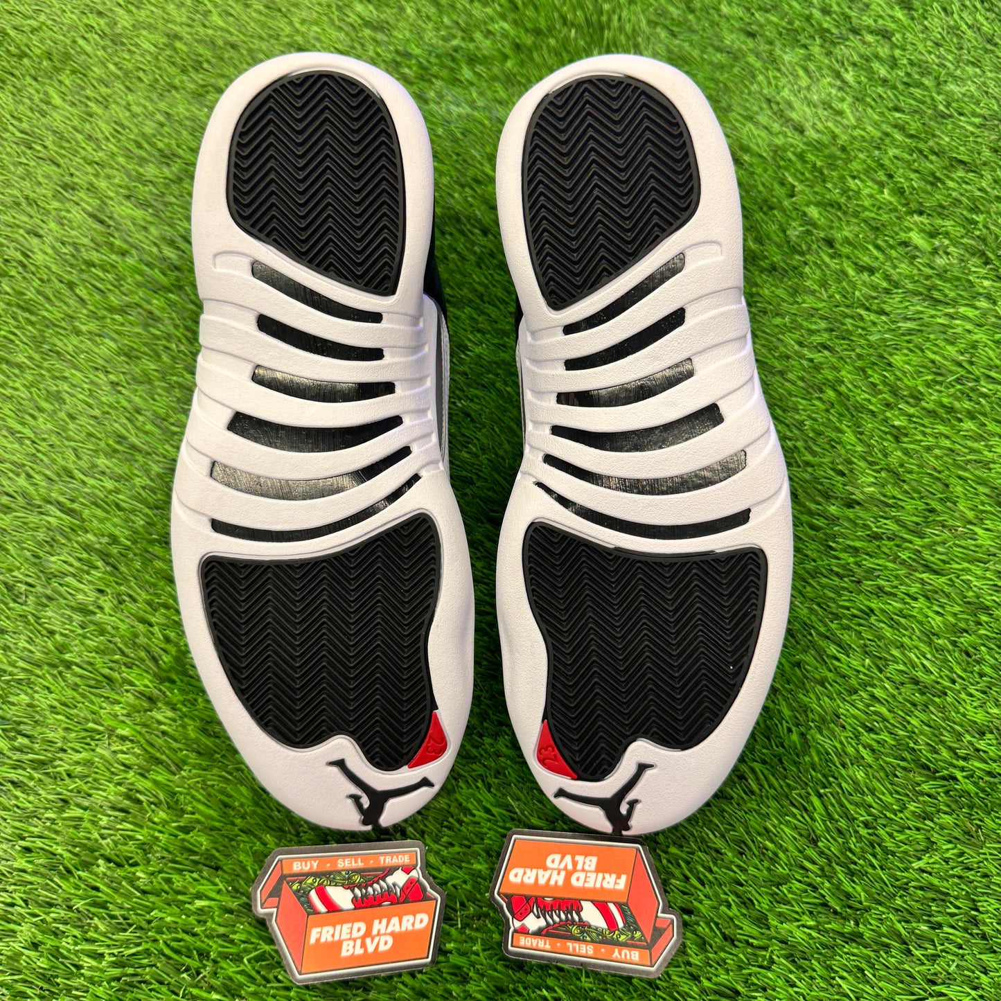 Jordan 12 Retro Playoffs (2022) SIZE 9M/10.5W