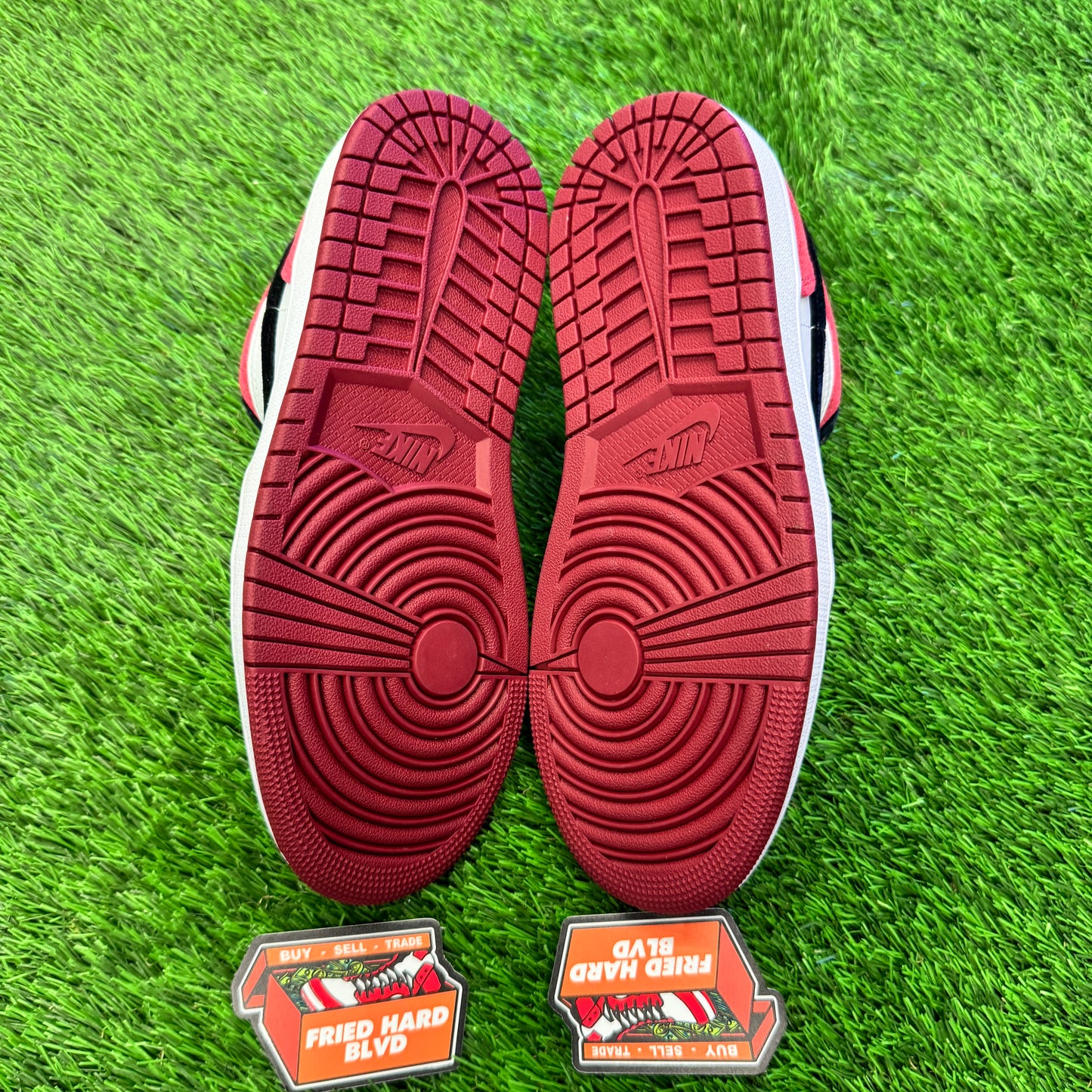 Jordan 1 Low SE Velvet Black Toe (Women's) SIZE 6Y/7.5W